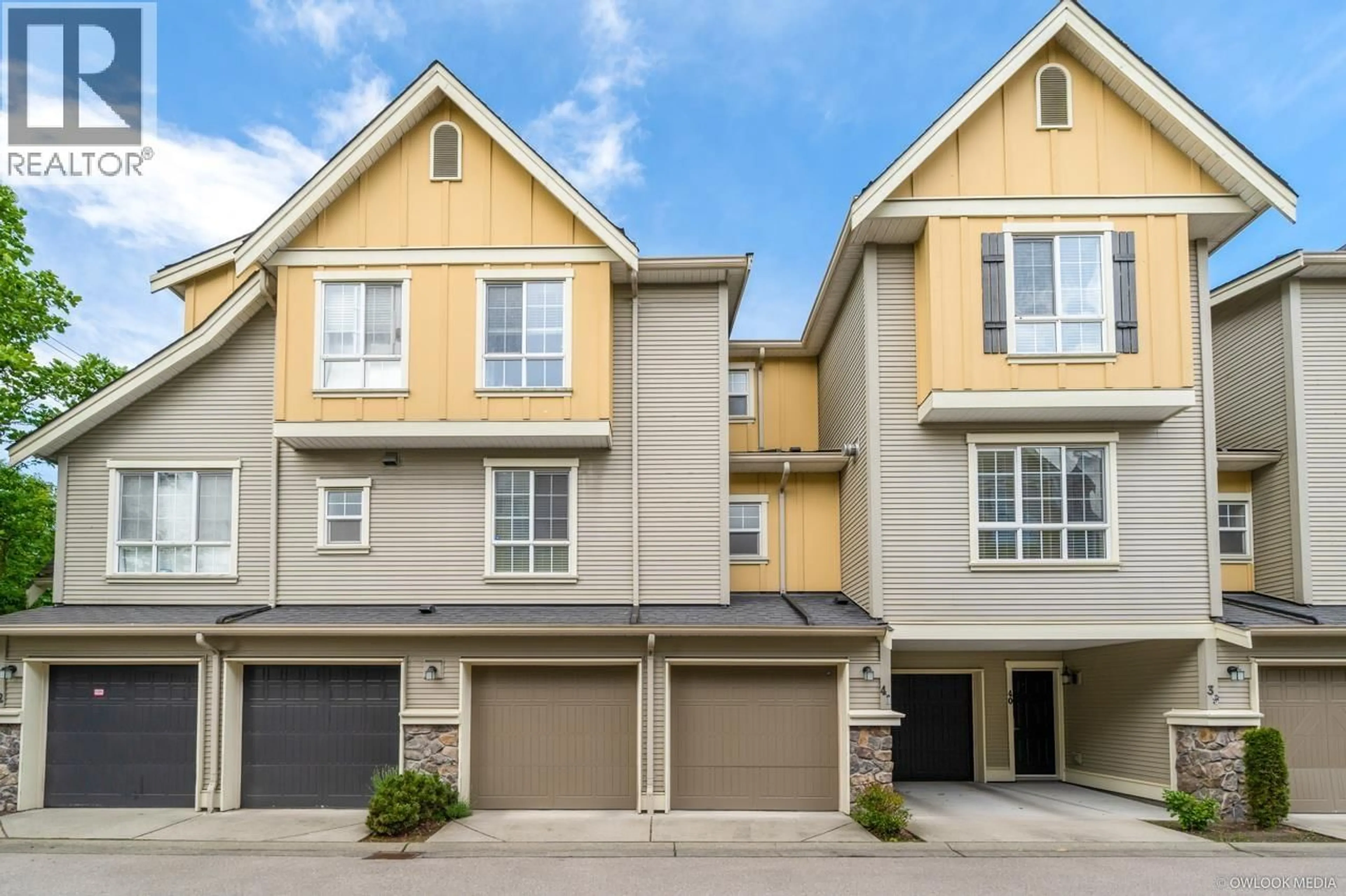 Home with vinyl exterior material, street for 41 - 7171 STEVESTON HIGHWAY, Richmond British Columbia V7A5K4