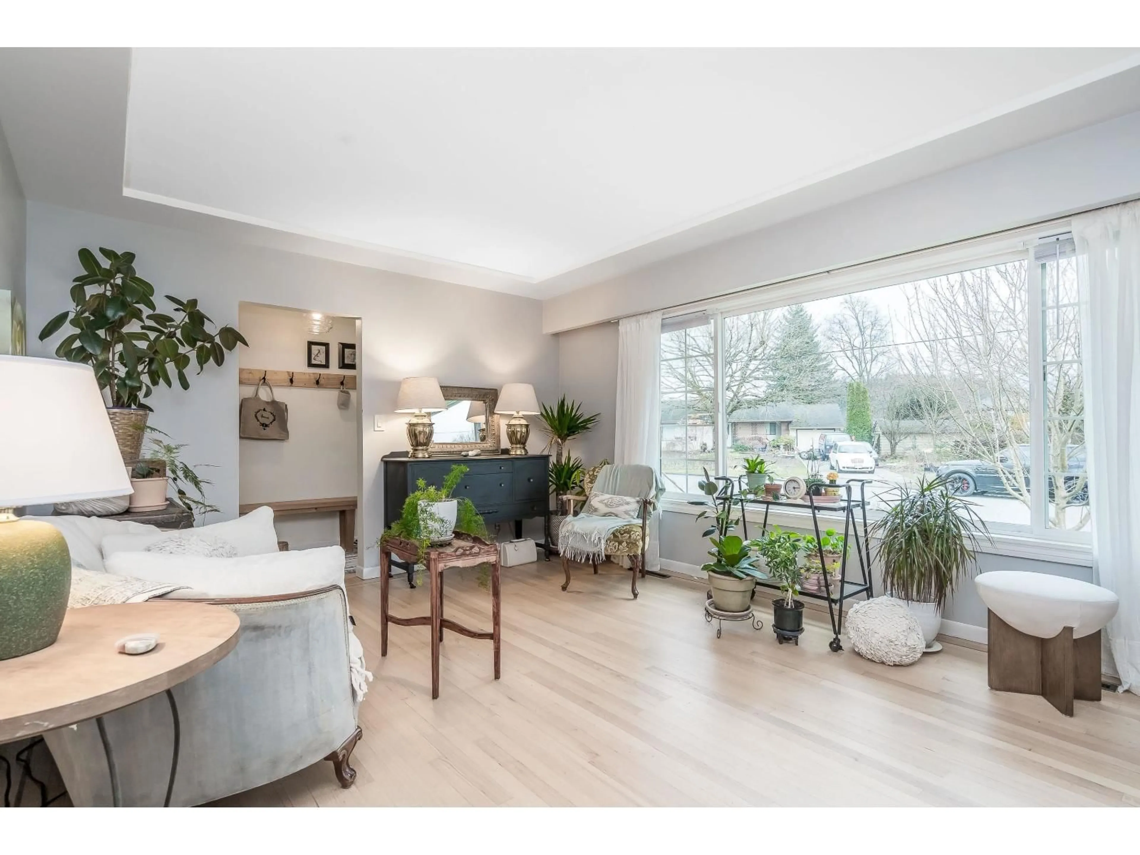 Living room with furniture, wood/laminate floor for 9727 HAZEL STREET, Chilliwack British Columbia V2P5P1