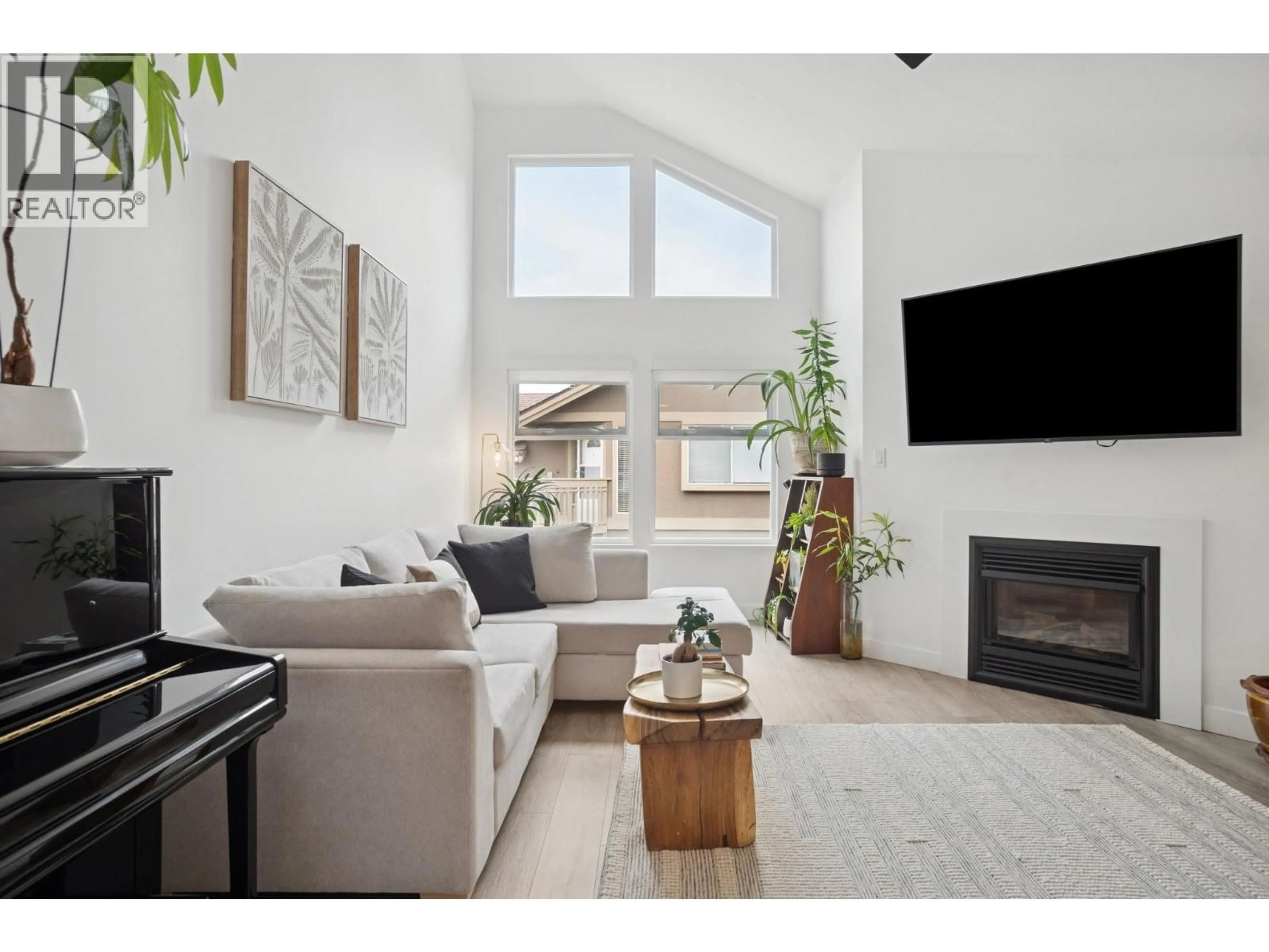 Living room with furniture, wood/laminate floor for 31 - 12880 RAILWAY AVENUE, Richmond British Columbia V7E6G4