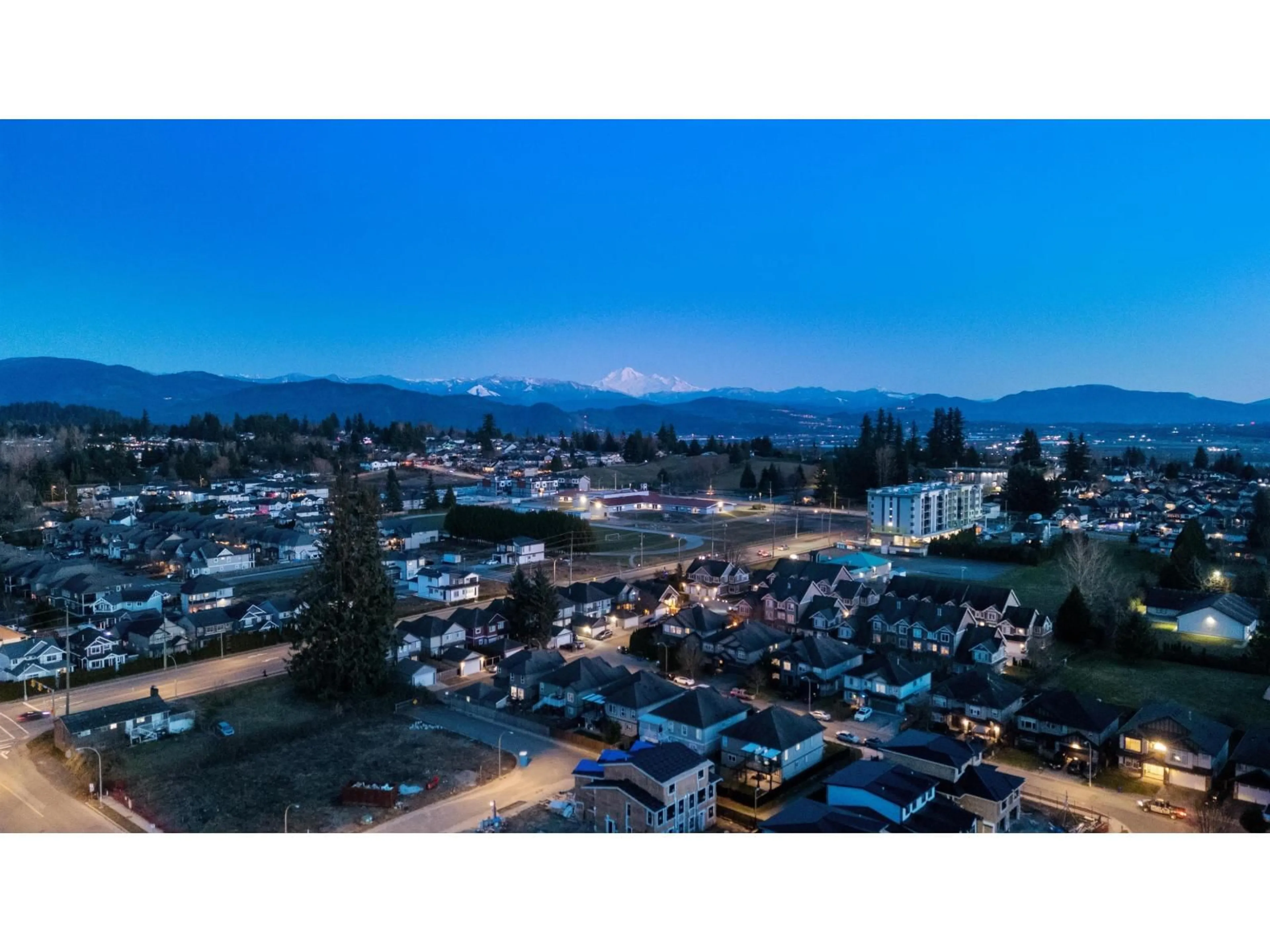 A pic from outside/outdoor area/front of a property/back of a property/a pic from drone, mountain view for 32713 CARTER AVENUE, Mission British Columbia V4S0E6