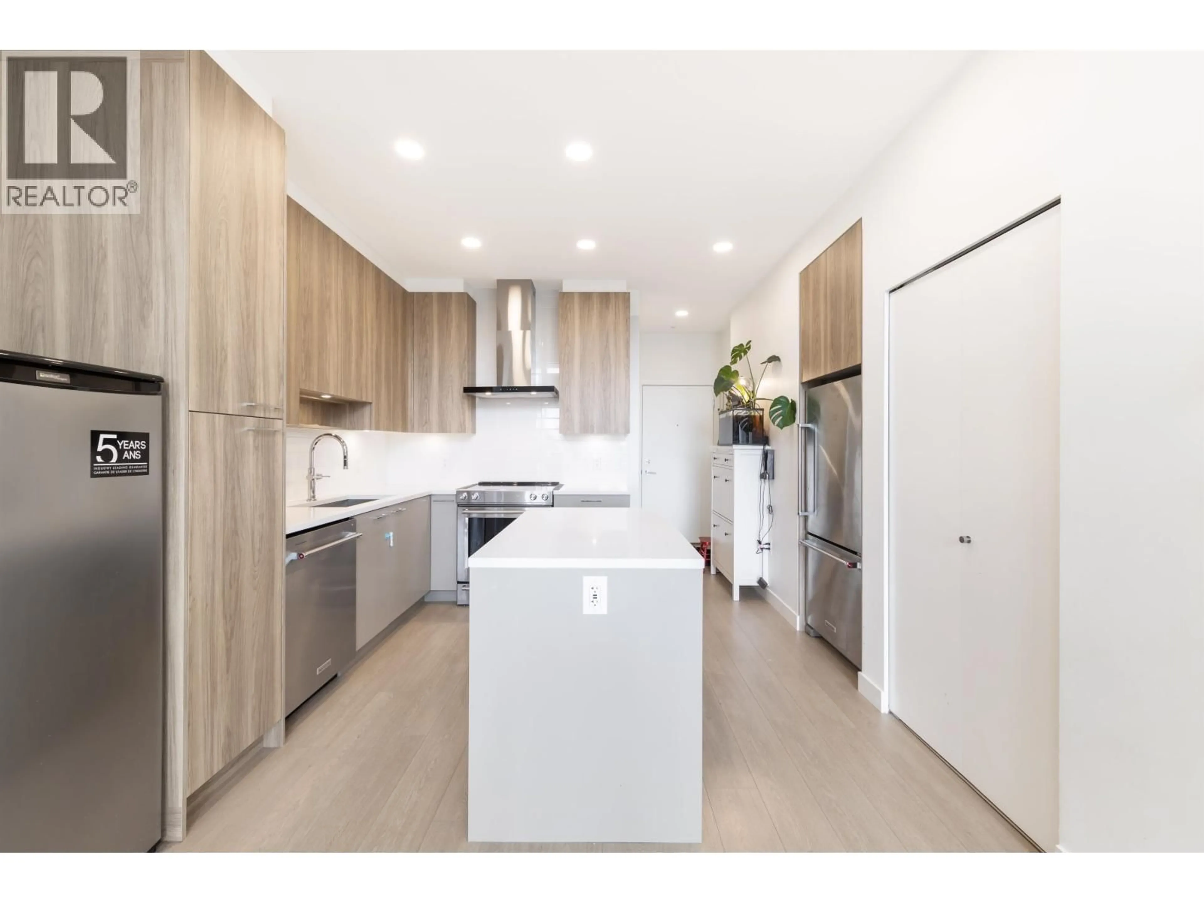 Open concept kitchen, unknown for 607 - 7588 16TH STREET, Burnaby British Columbia V3N0H8