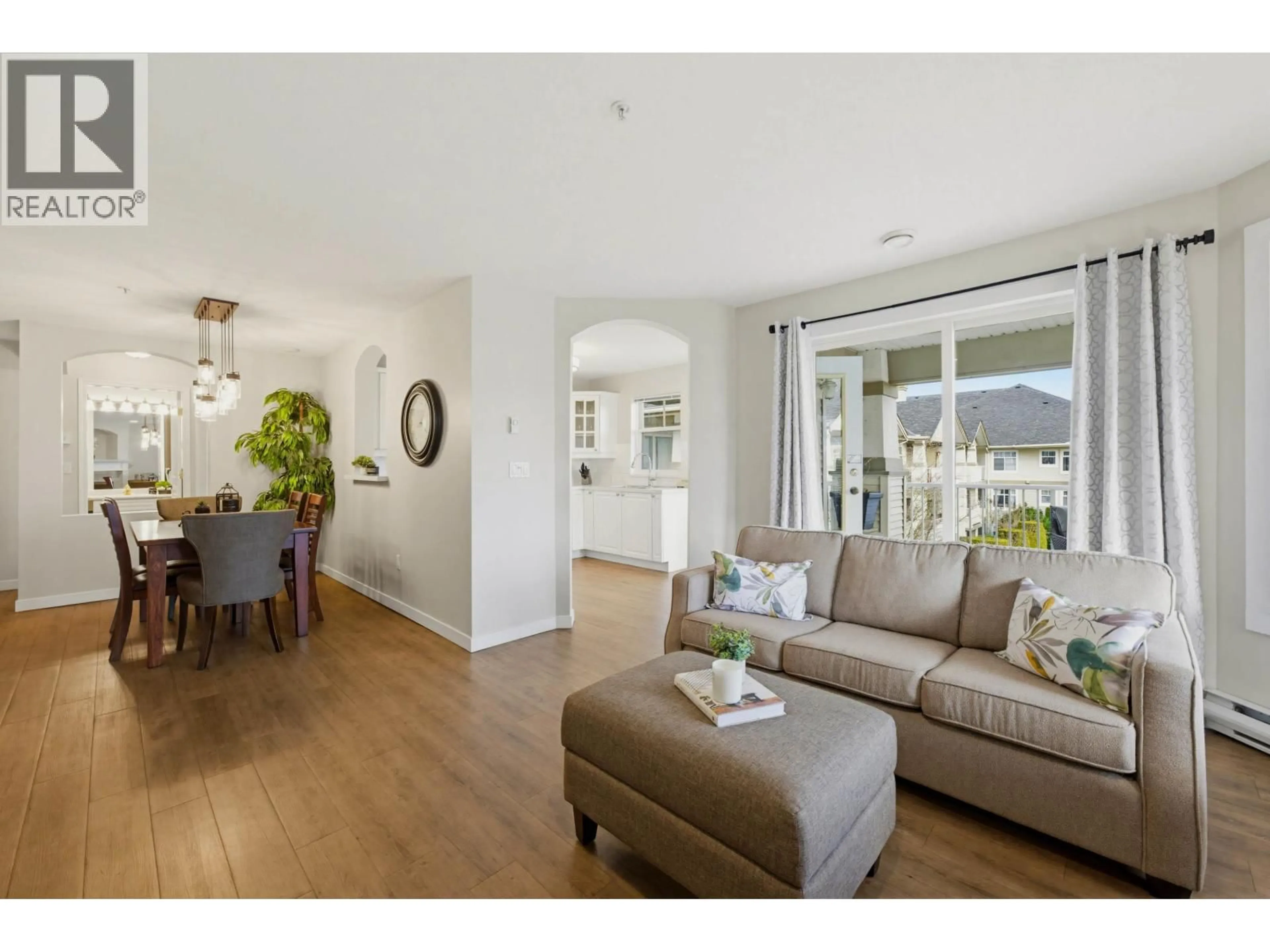 Living room with furniture, wood/laminate floor for 314 - 4770 52A STREET, Delta British Columbia V4K5B5