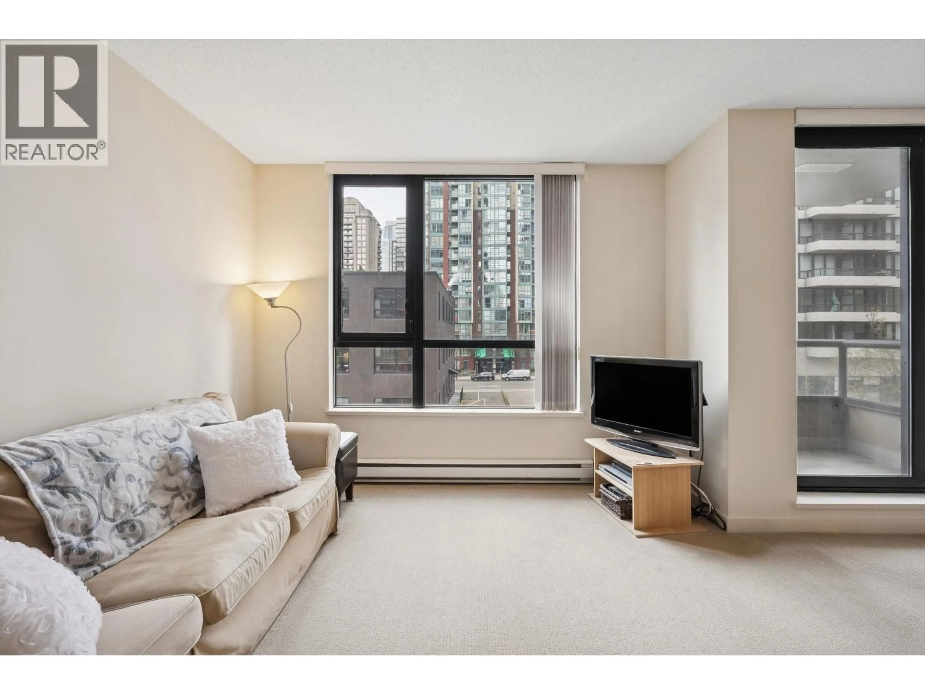 Living room with furniture, unknown for 502 - 977 MAINLAND STREET, Vancouver British Columbia V6B1T2