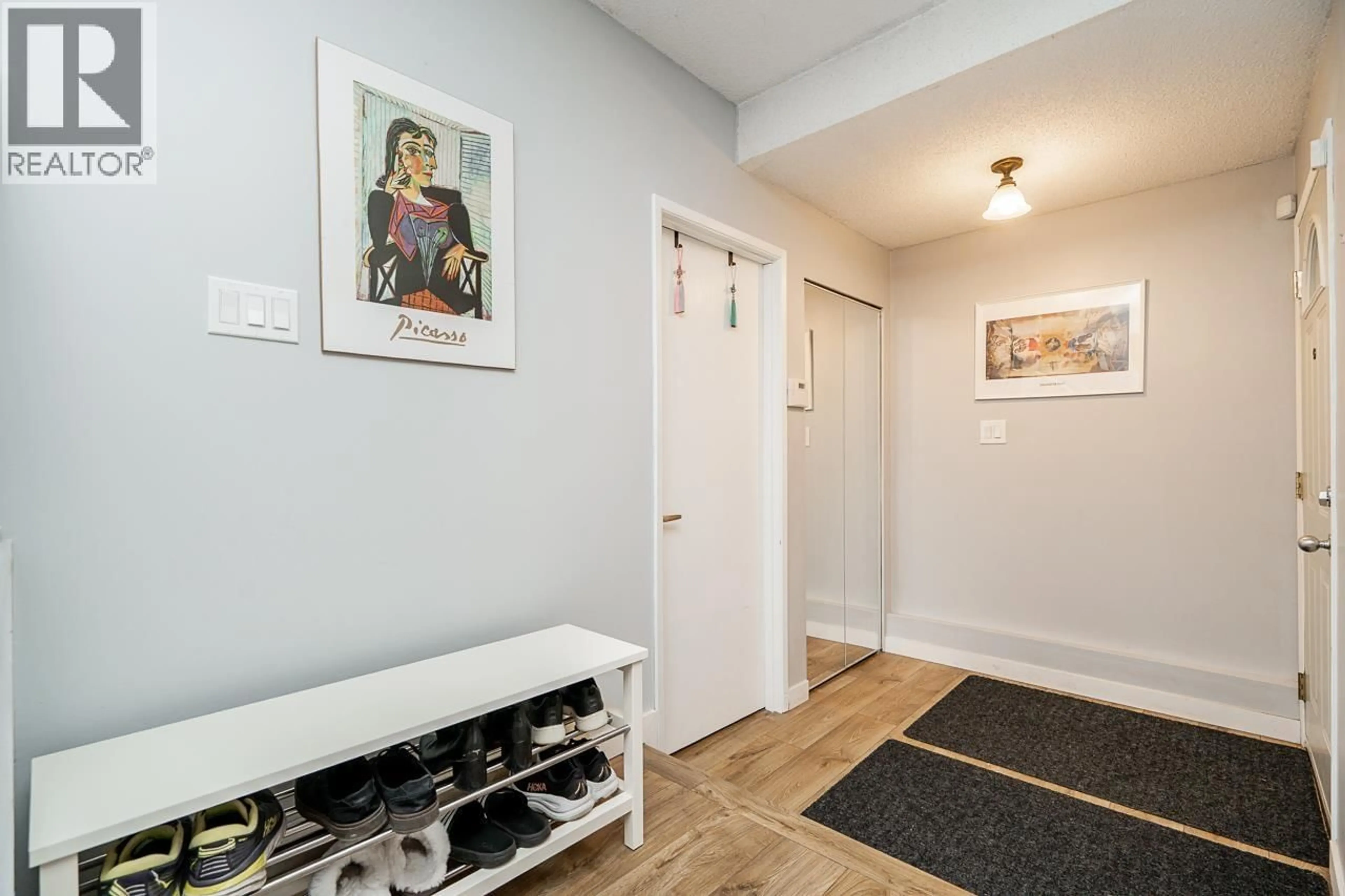 Indoor entryway for 11200 CAMBIE ROAD, Richmond British Columbia V6X1L4