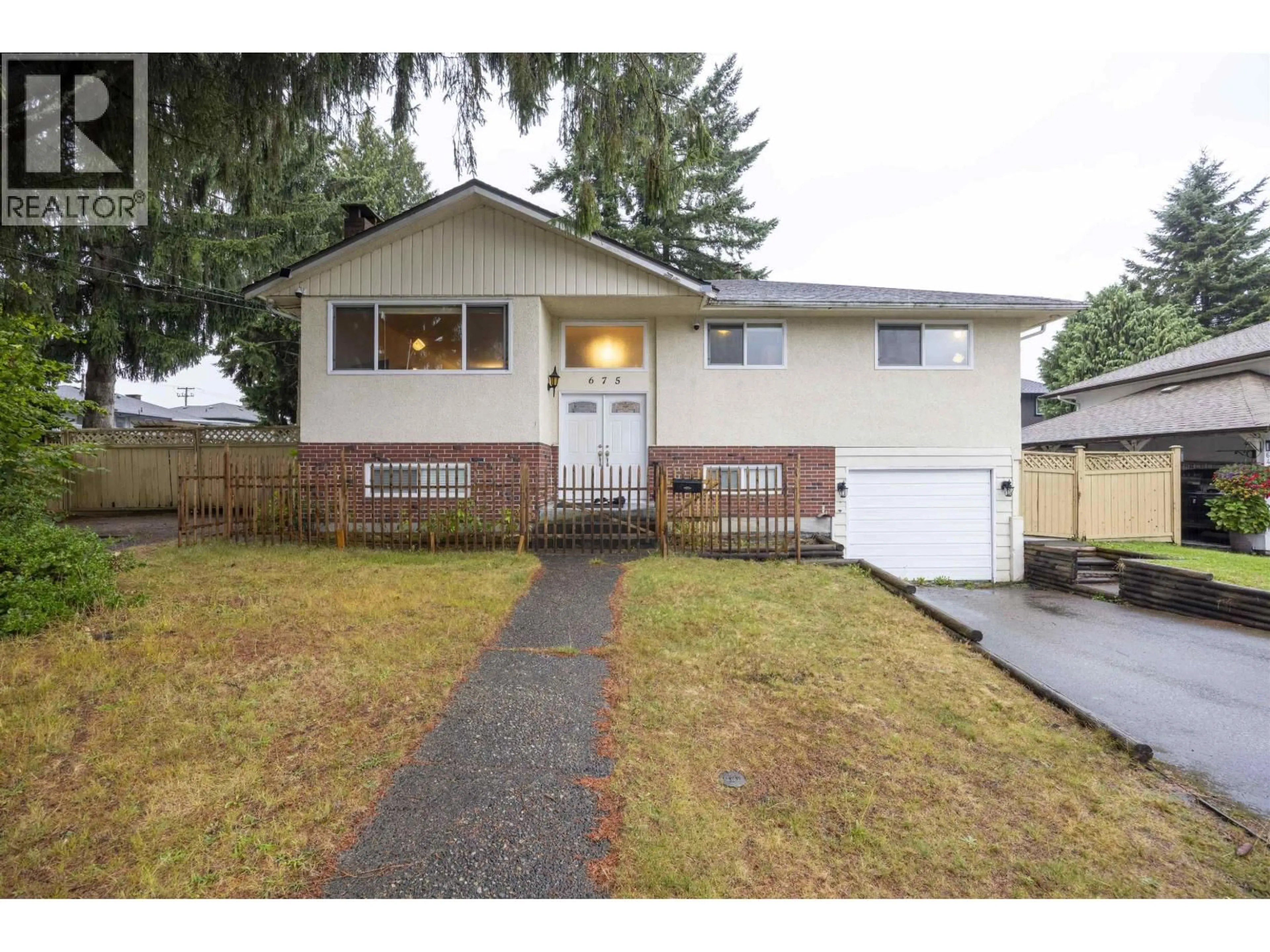 Home with vinyl exterior material, street for 675 DUNCAN AVENUE, Burnaby British Columbia V5B4M1