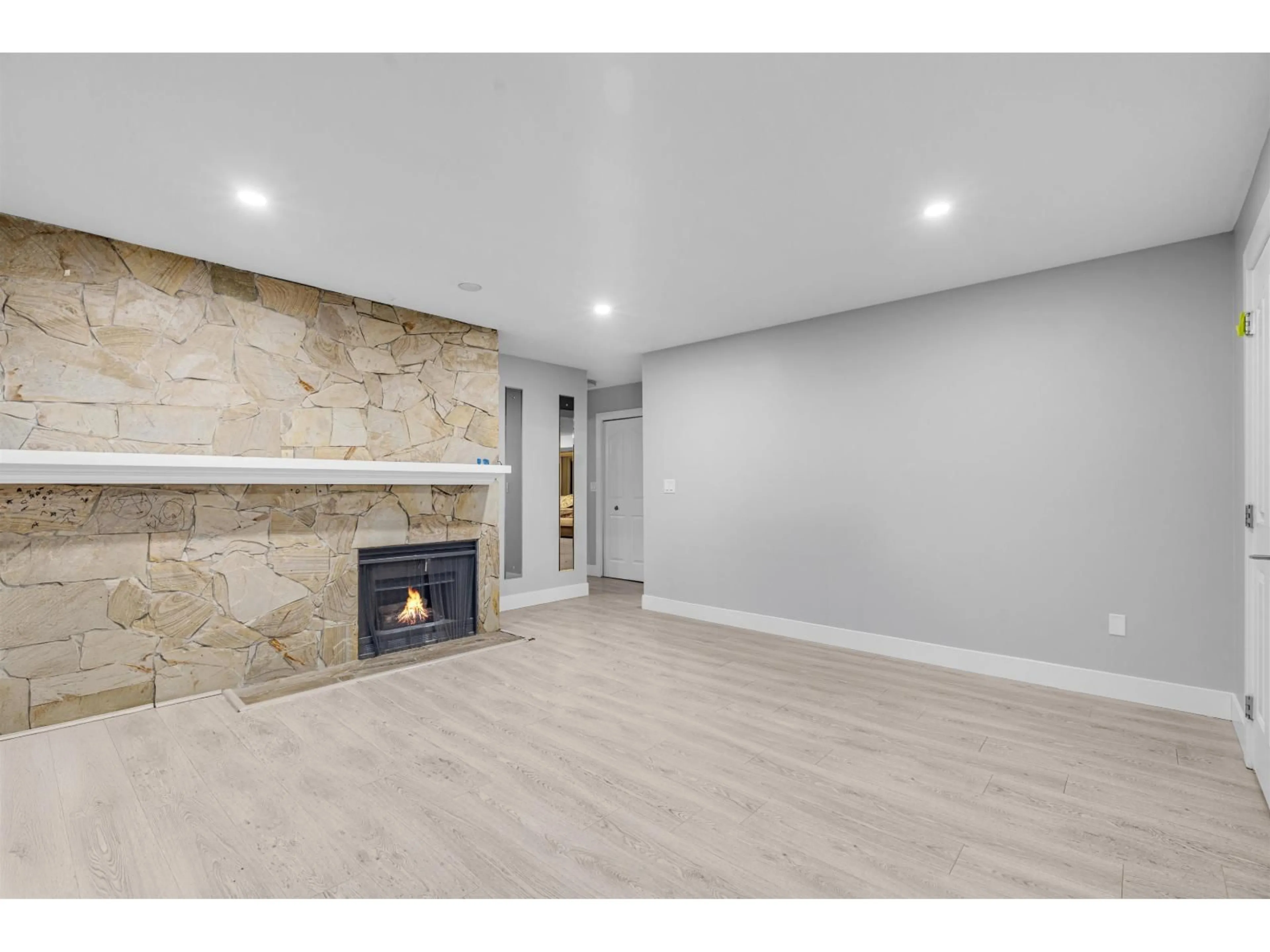 Unknown for 15335 111 AVENUE, Surrey British Columbia V3R9H7