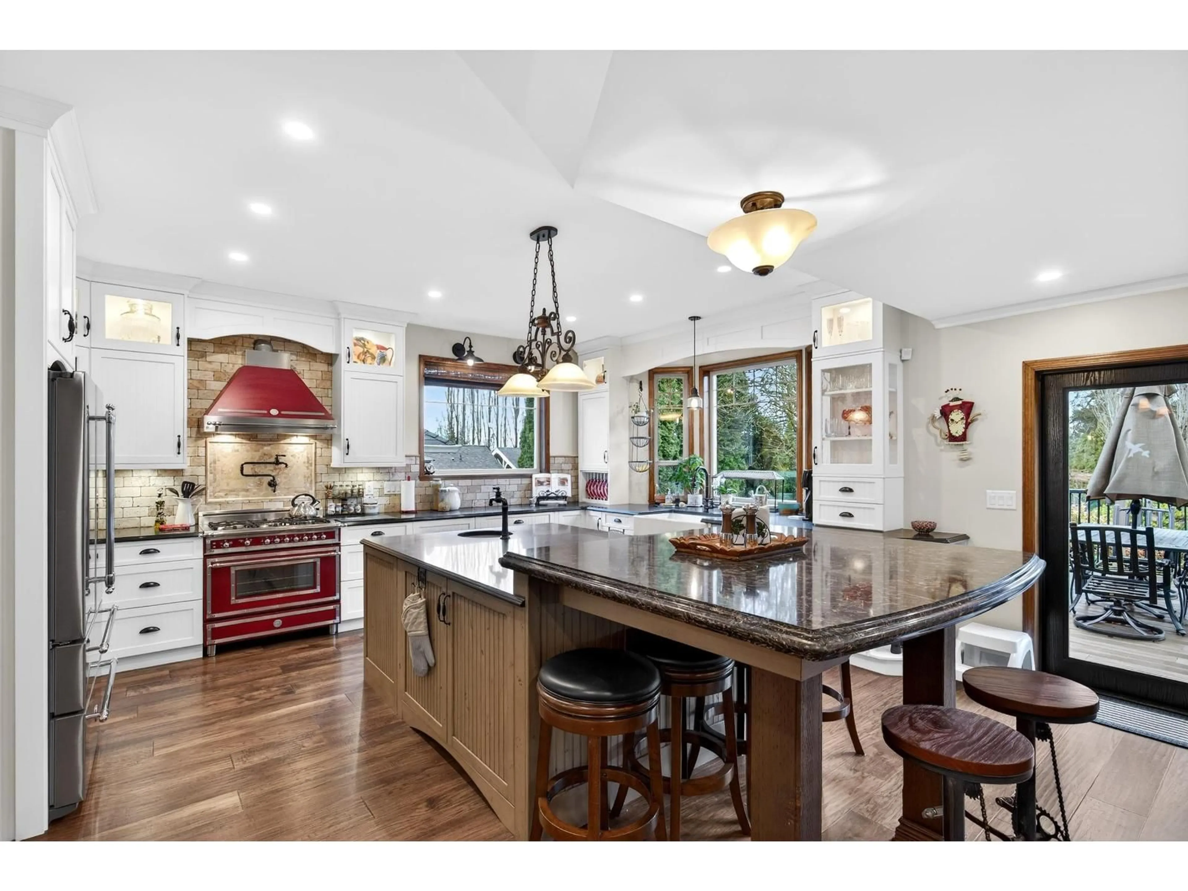 Open concept kitchen, ceramic/tile floor for 21687 48A AVENUE, Langley British Columbia V3A3P7