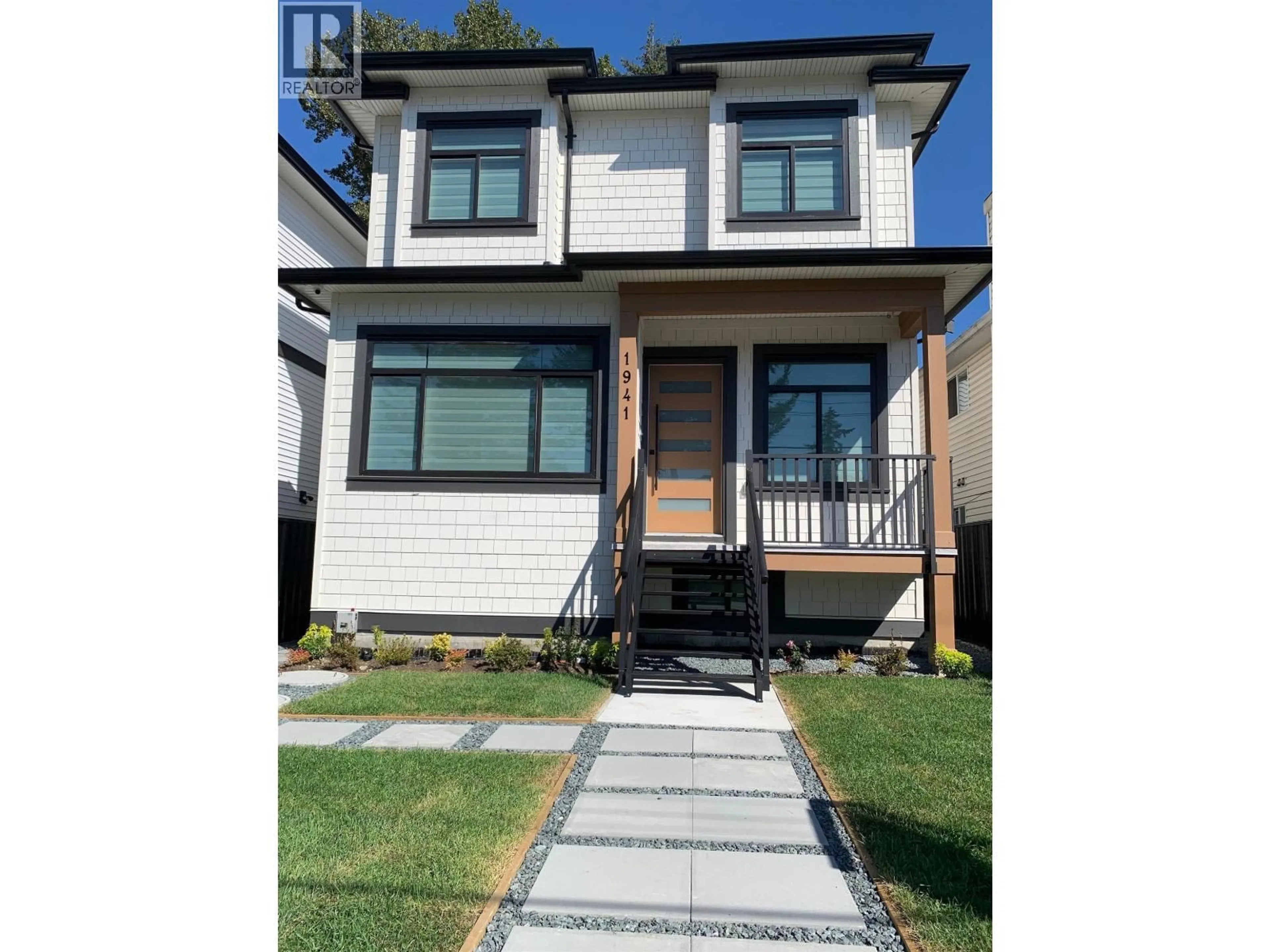 Home with vinyl exterior material, street for 1941 PRAIRIE AVENUE, Port Coquitlam British Columbia V3B1V5