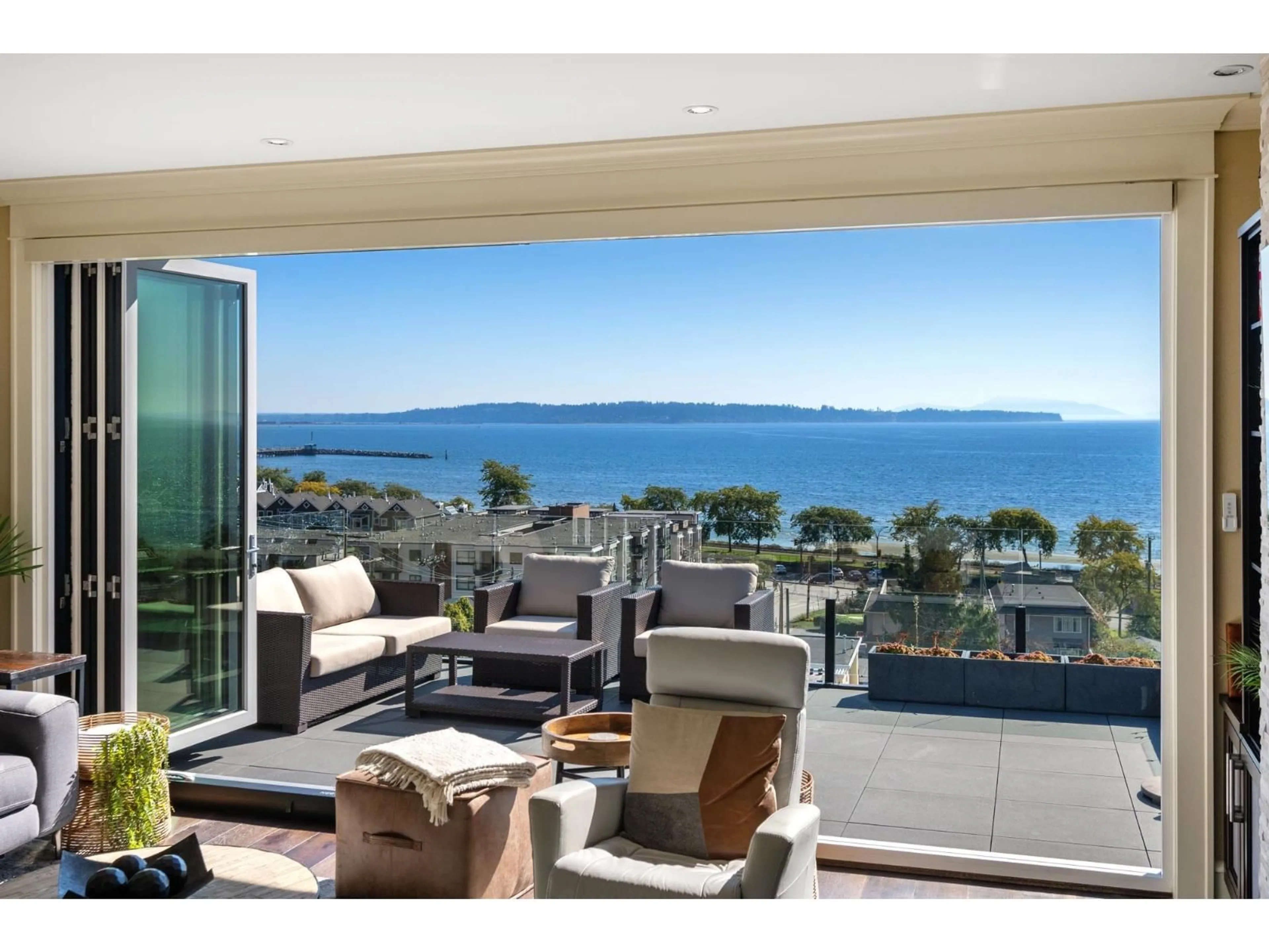 Patio, water/lake/river/ocean view for 14786 MCDONALD AVENUE, White Rock British Columbia V4B2C8