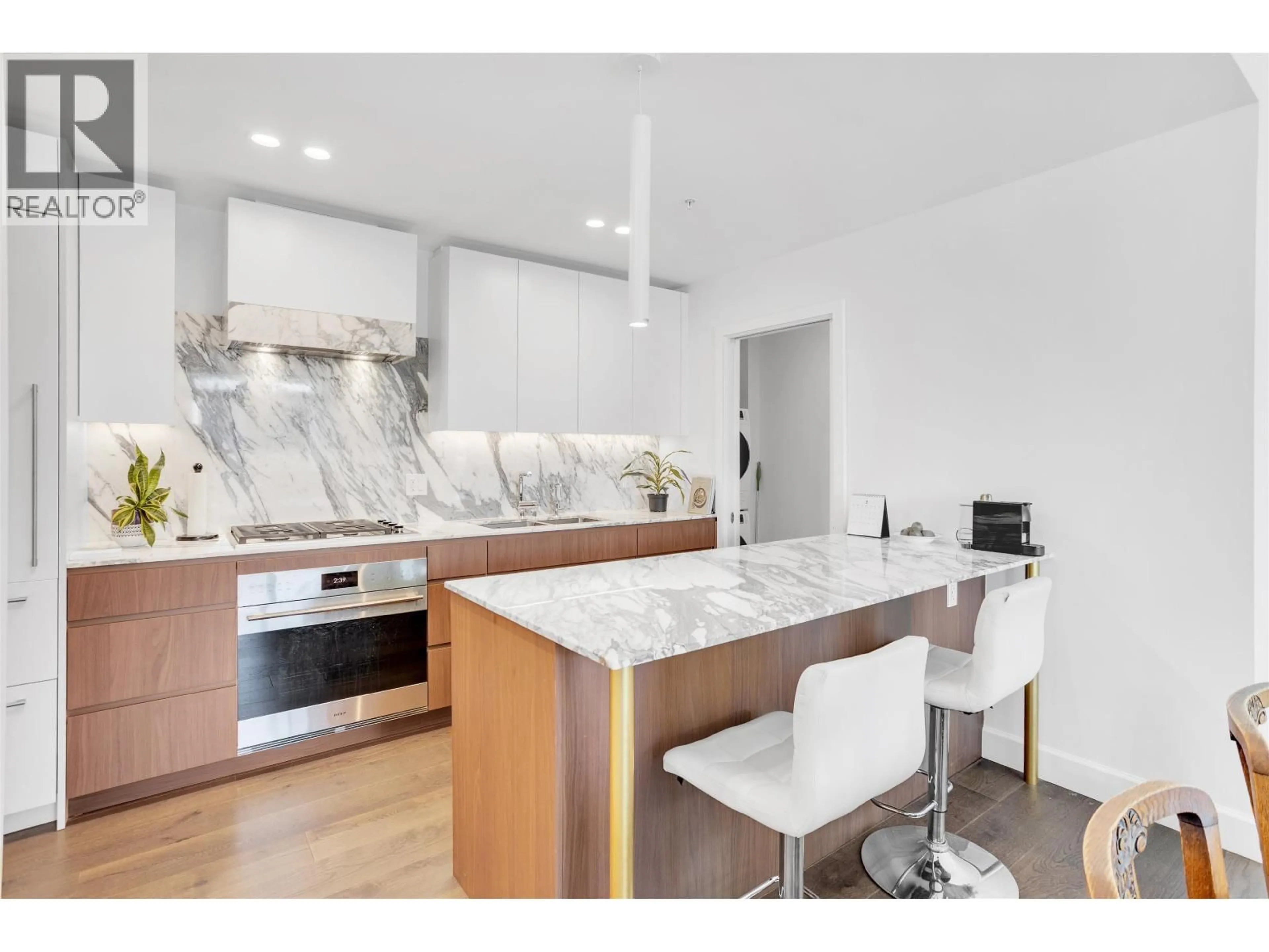 Contemporary kitchen, unknown for 307 - 3668 10TH AVENUE, Vancouver British Columbia V6R2G3