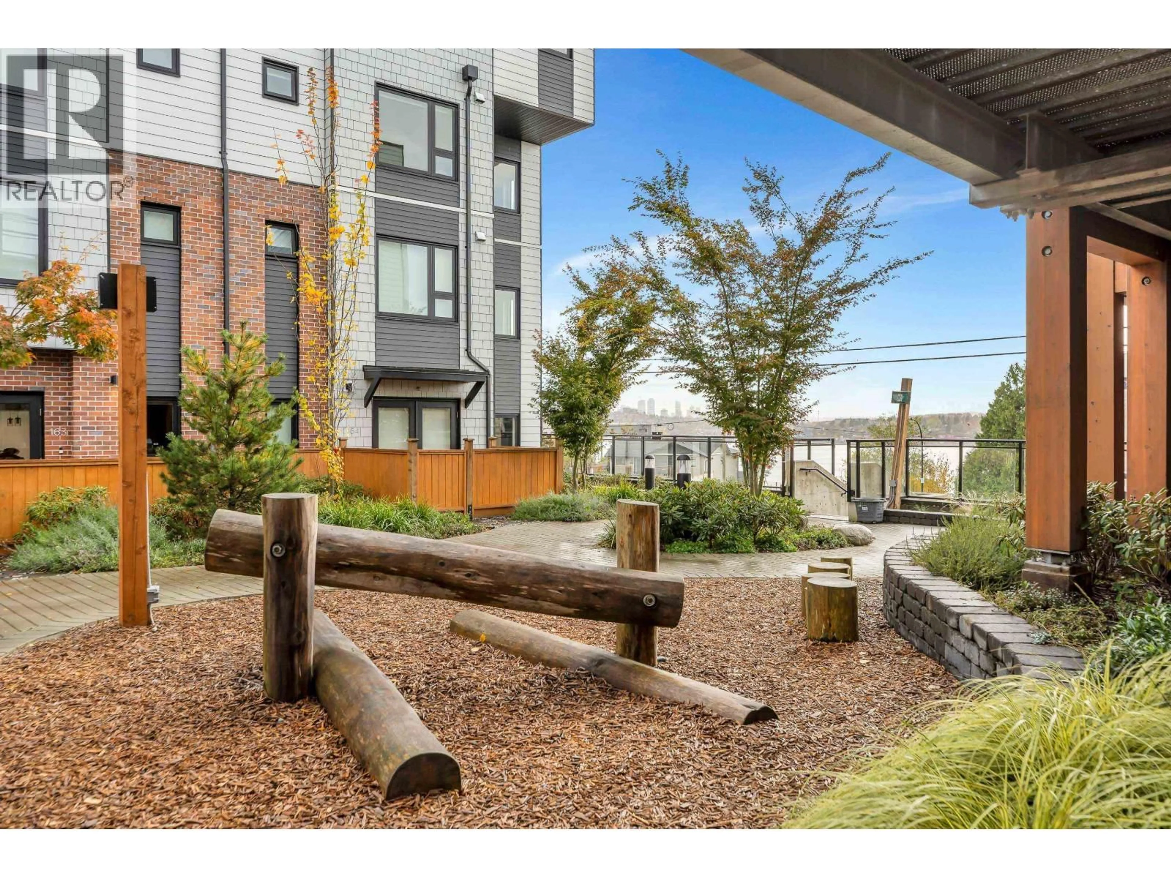 Patio, street for 146 - 545 2ND STREET, North Vancouver British Columbia V7L1E1