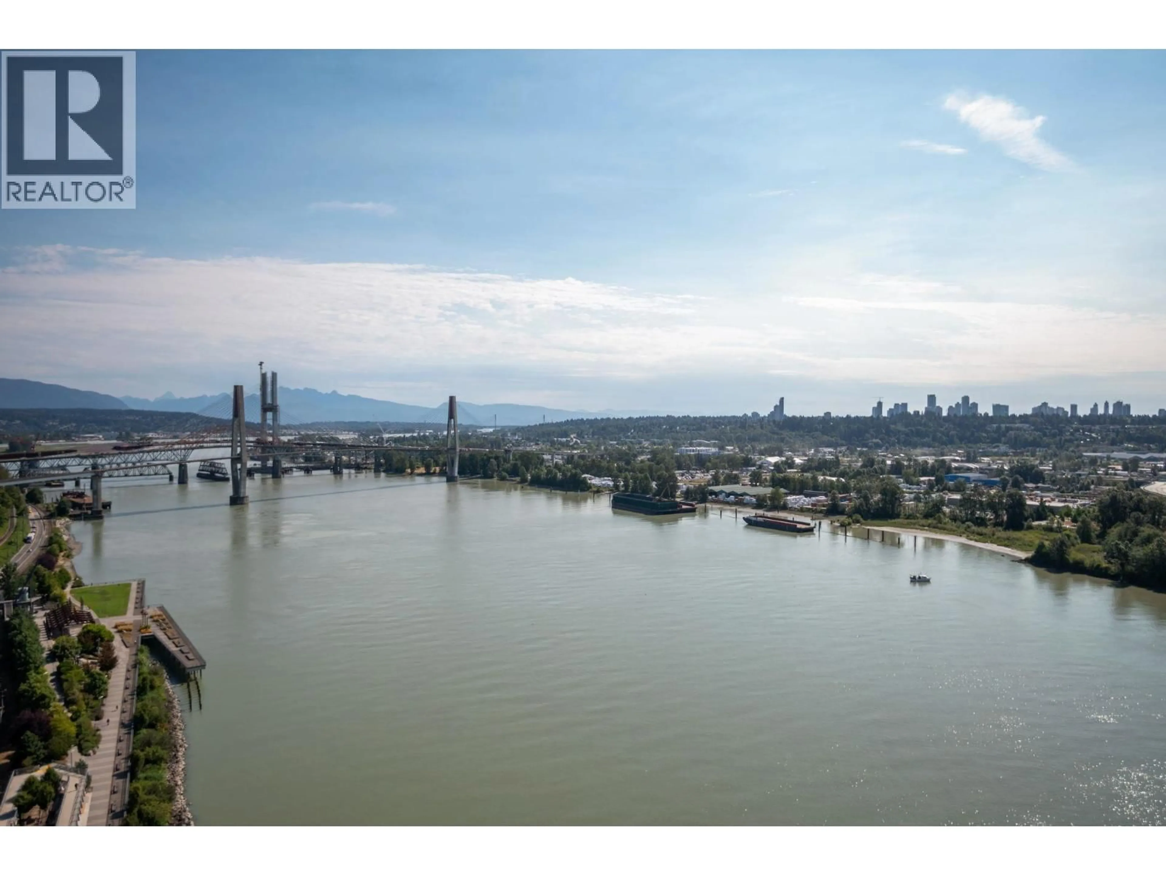 A pic from outside/outdoor area/front of a property/back of a property/a pic from drone, water/lake/river/ocean view for 601 - 660 QUAYSIDE DRIVE, New Westminster British Columbia V3M0P1