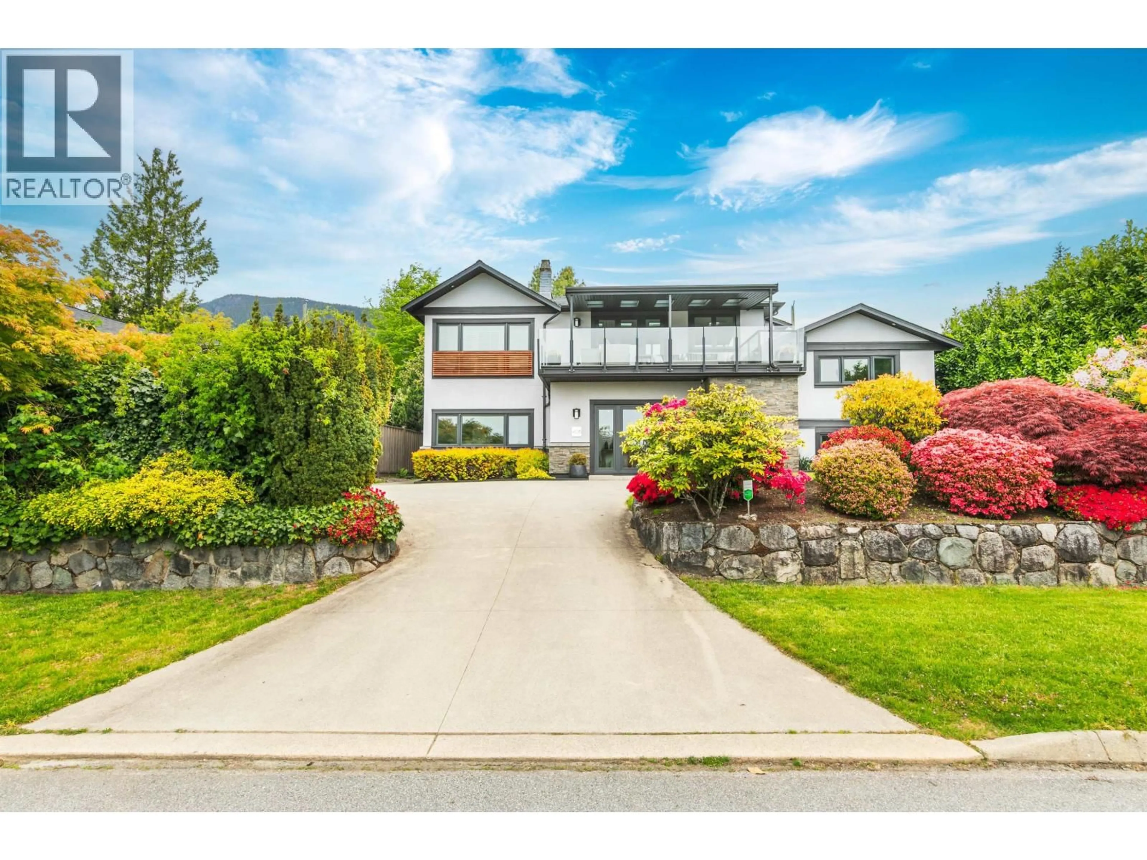 A pic from outside/outdoor area/front of a property/back of a property/a pic from drone, unknown for 4106 CANTERBURY CRESCENT, North Vancouver British Columbia V7R3N5