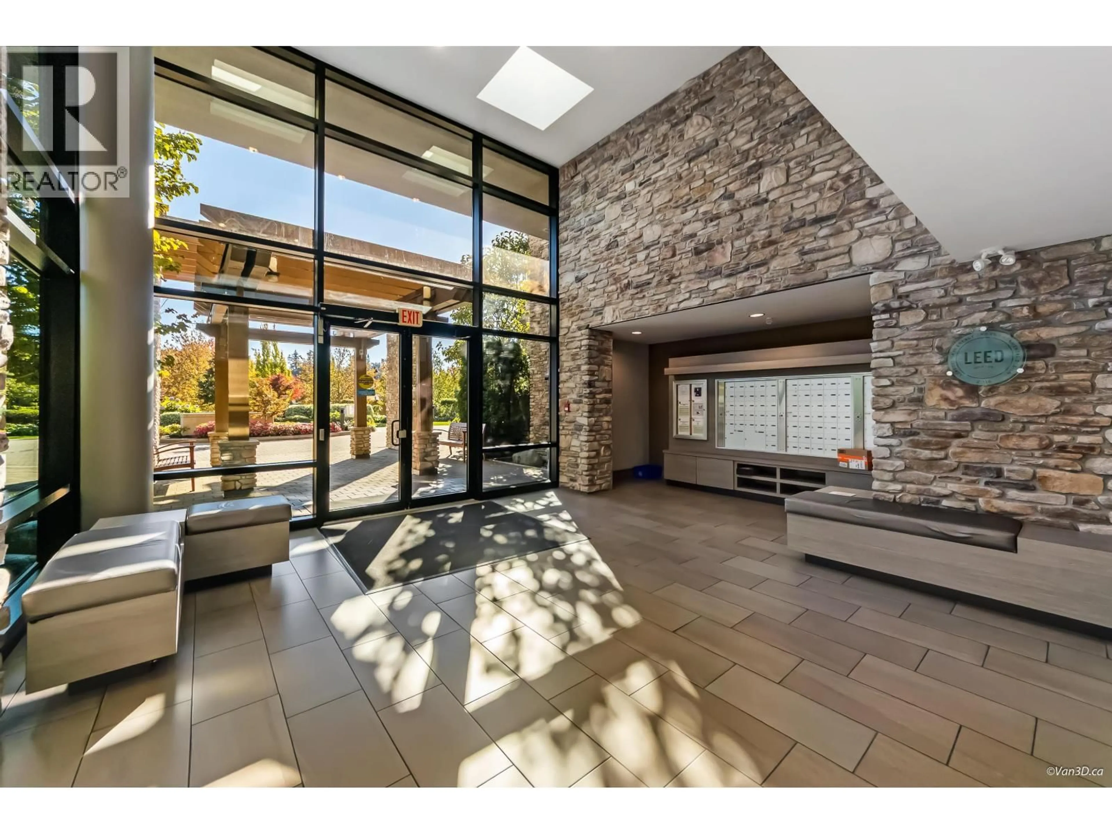 Indoor foyer for 112 - 5055 SPRINGS BOULEVARD, Tsawwassen British Columbia V4M0A5