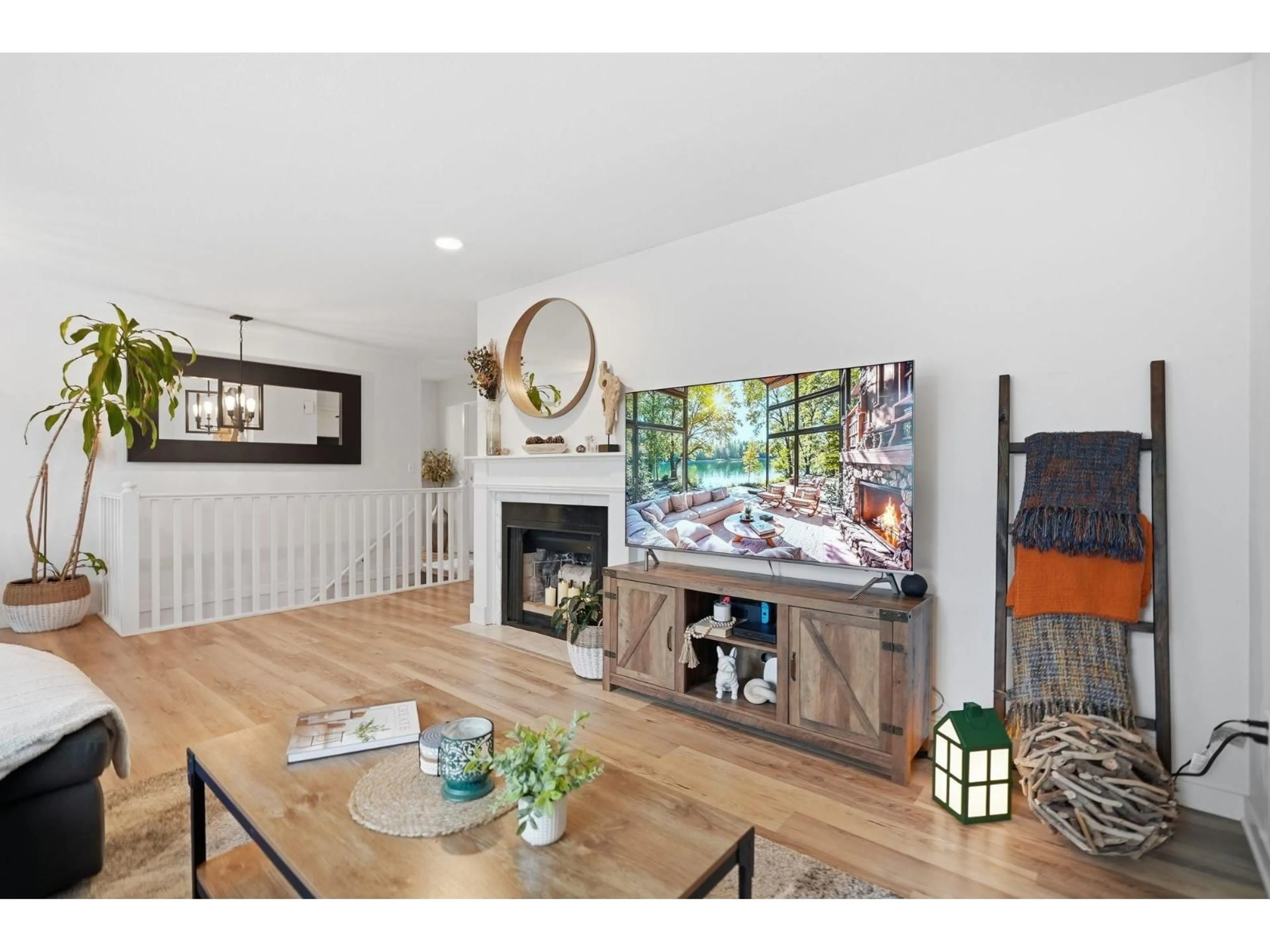 Open concept kitchen, unknown for 15848 20 AVENUE, Surrey British Columbia V4A2B2