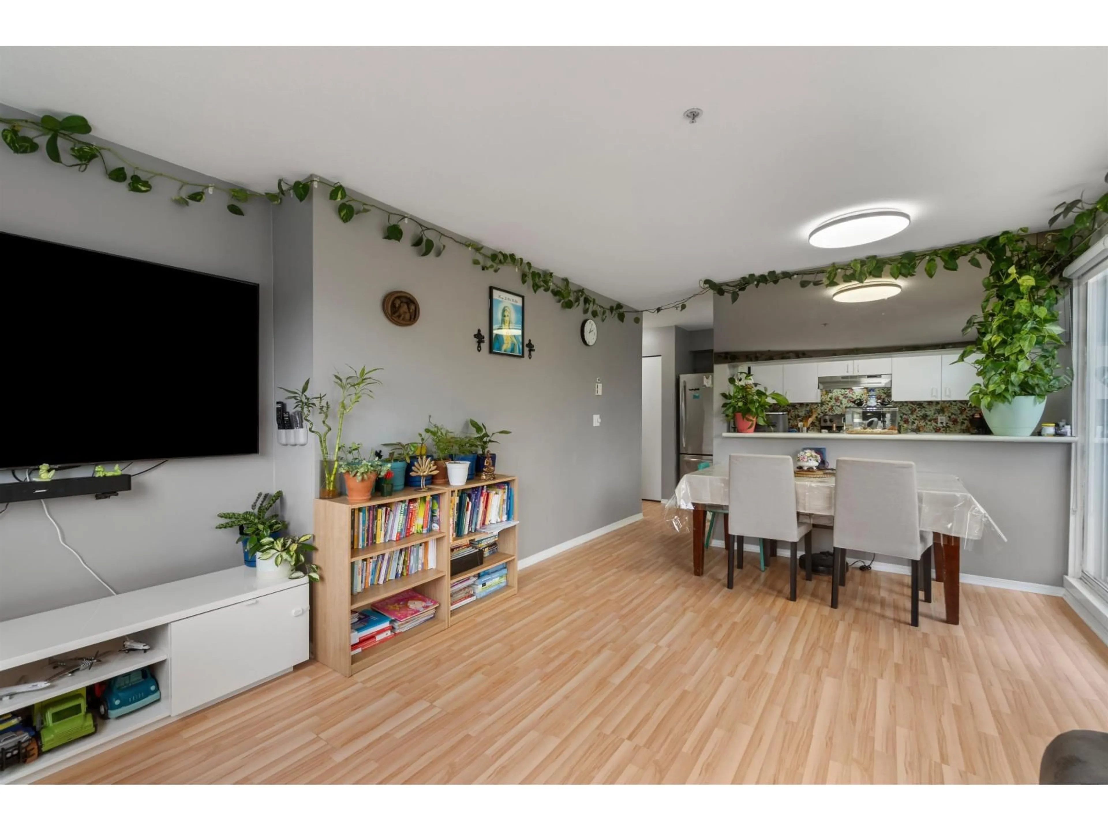 Unknown for 401 - 10533 UNIVERSITY DRIVE, Surrey British Columbia V3T5T7