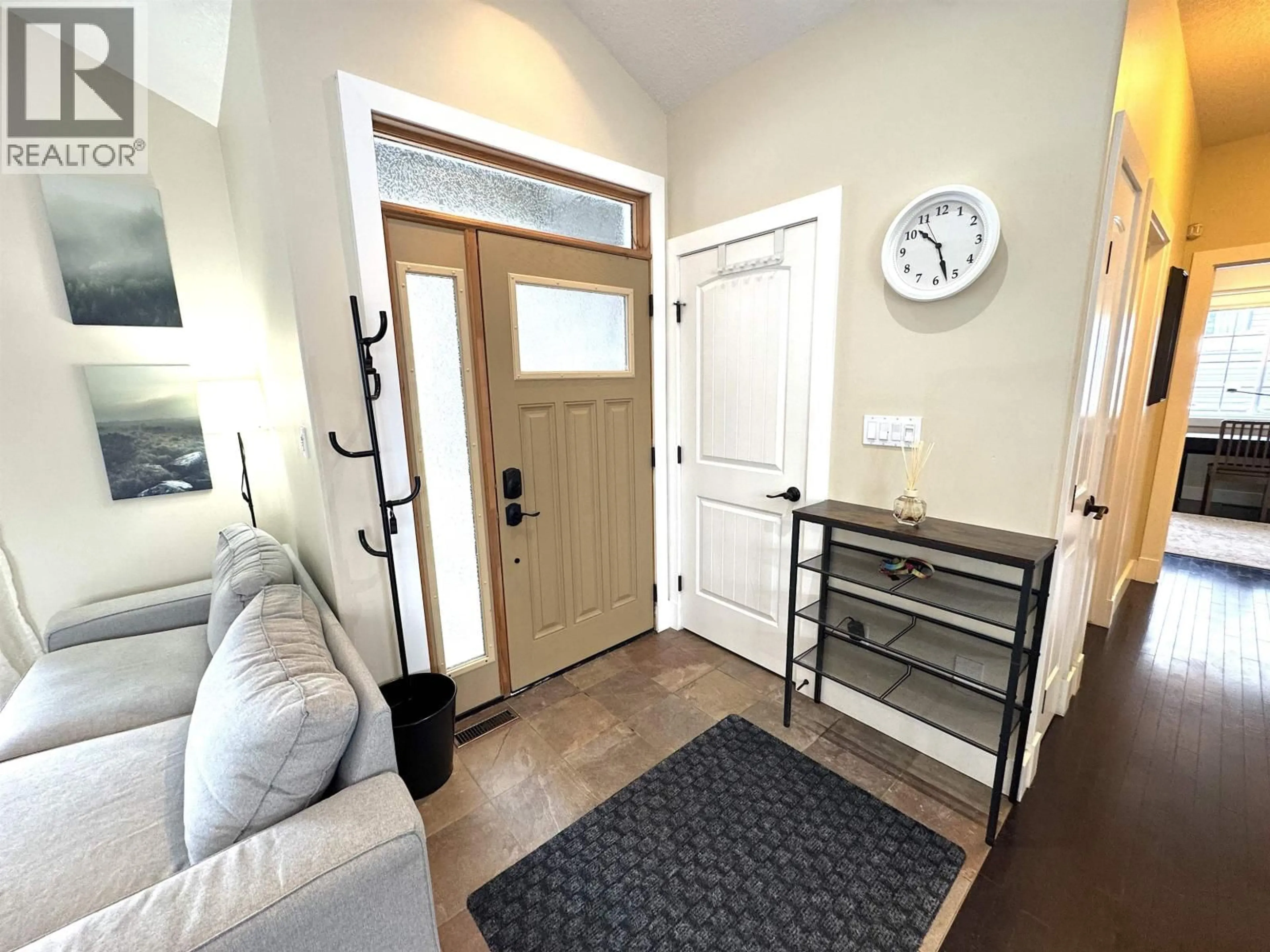 Indoor entryway for 11707 96A STREET, Fort St. John British Columbia V1J0E9