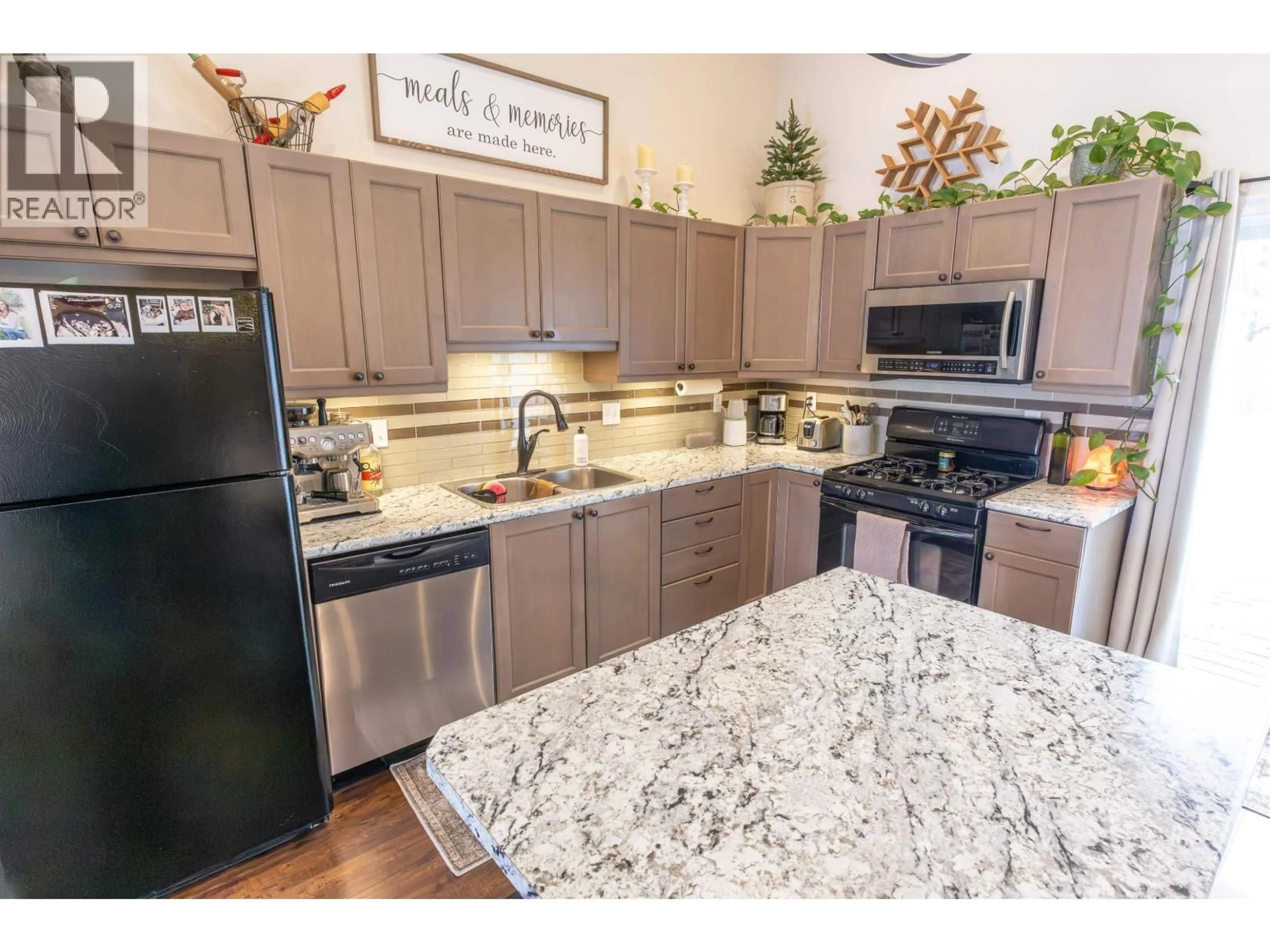 Open concept kitchen, unknown for 9215 108 AVENUE, Fort St. John British Columbia V1J2P7