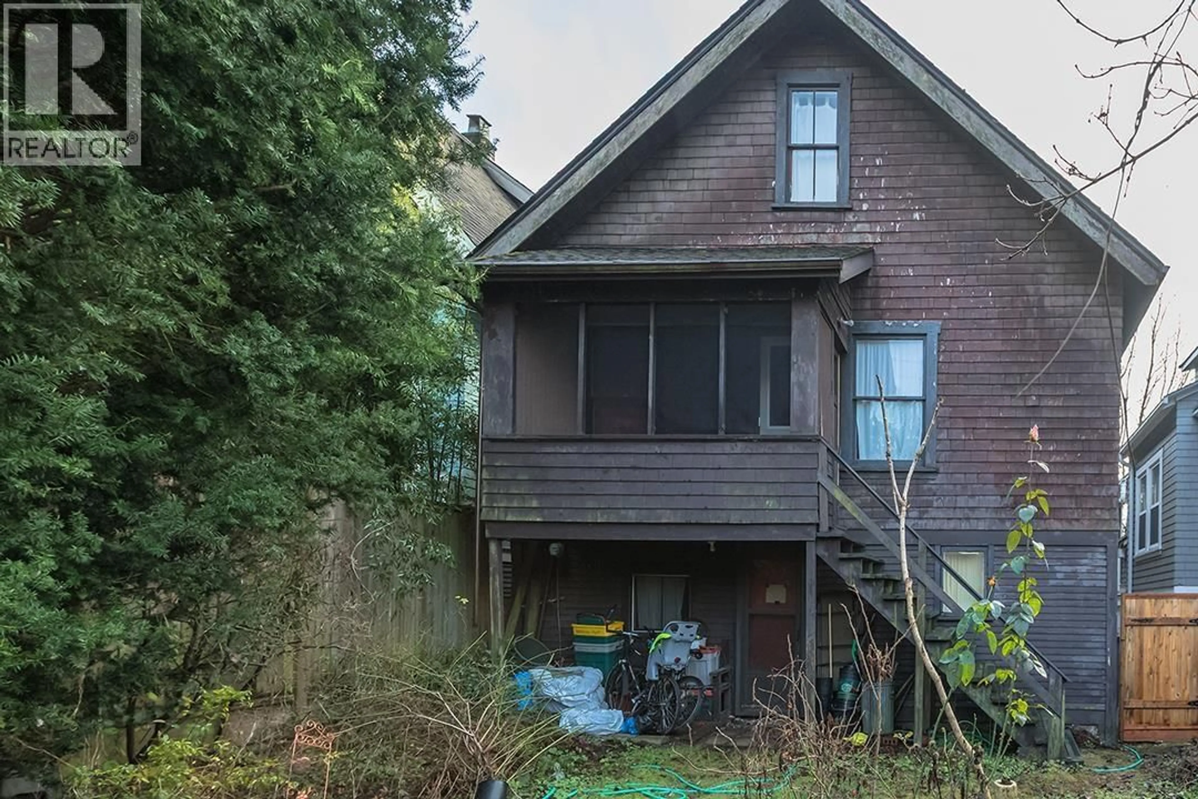 A pic from outside/outdoor area/front of a property/back of a property/a pic from drone, building for 2155 45TH AVENUE, Vancouver British Columbia V6M2J2