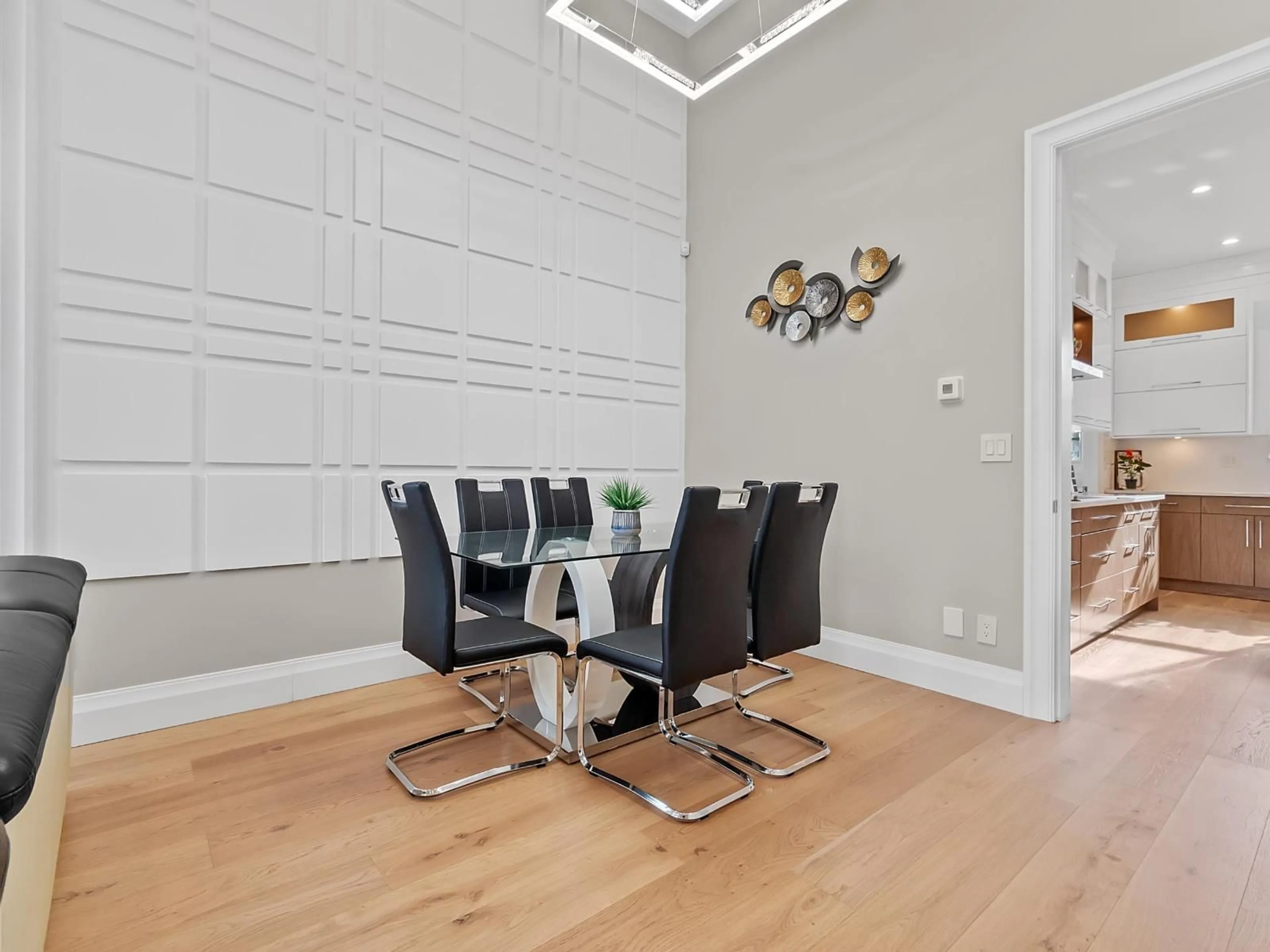 Dining room, wood/laminate floor for 11586 84B AVENUE, Delta British Columbia V4C2T6