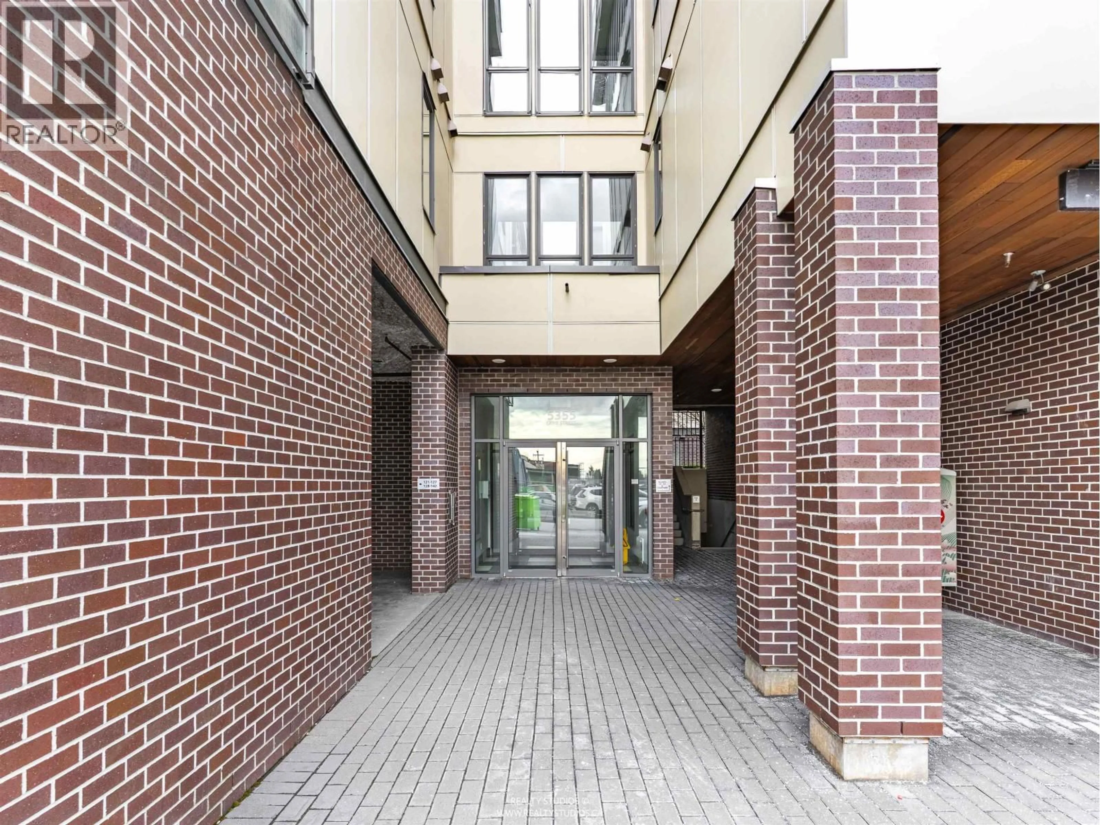 Indoor foyer for 120 - 5355 LANE STREET, Burnaby British Columbia V5H0H1