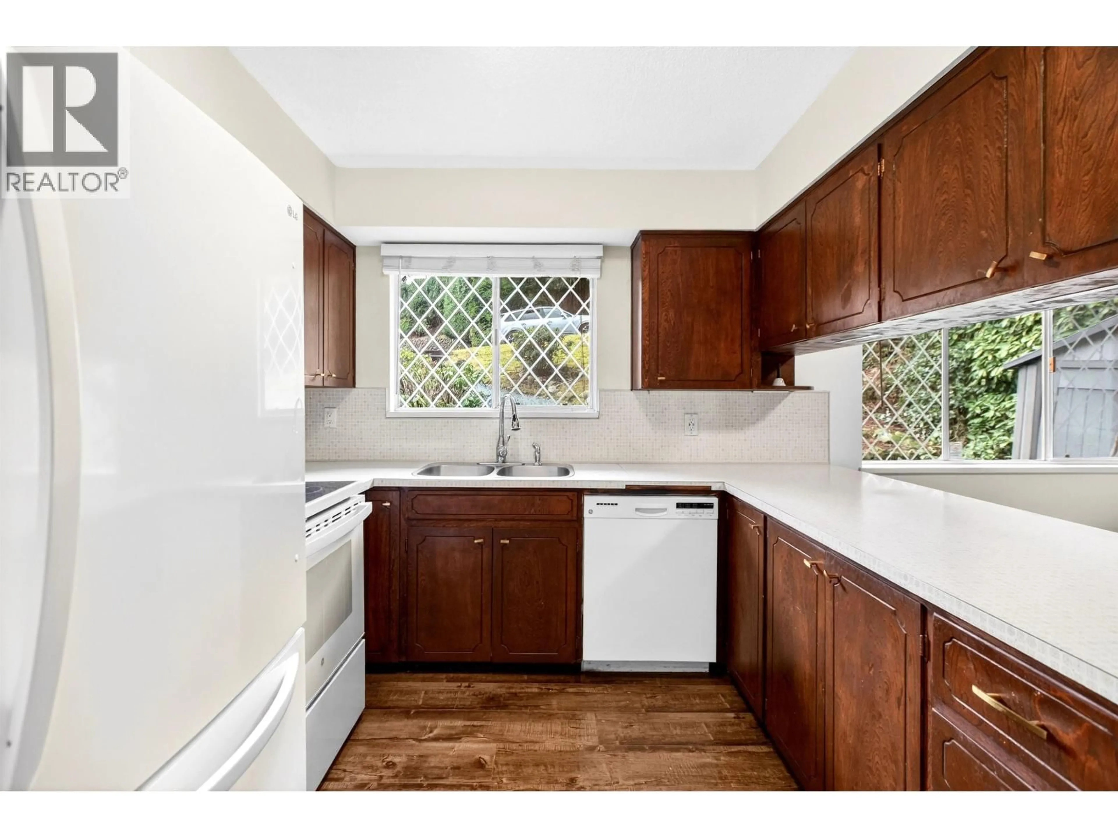 Standard kitchen, unknown for 3362 VIEWMOUNT DRIVE, Port Moody British Columbia V3H2L7