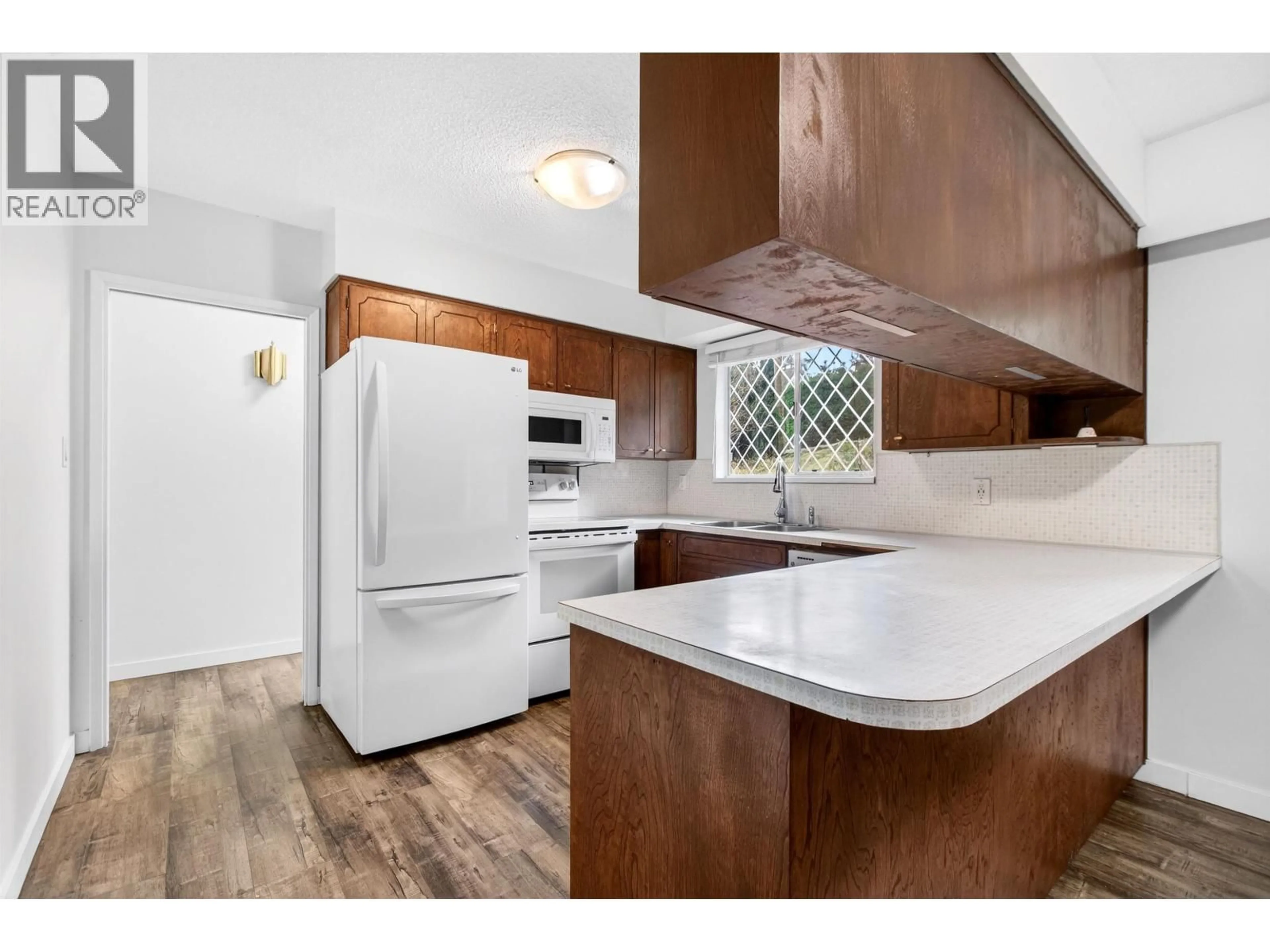 Standard kitchen, unknown for 3362 VIEWMOUNT DRIVE, Port Moody British Columbia V3H2L7