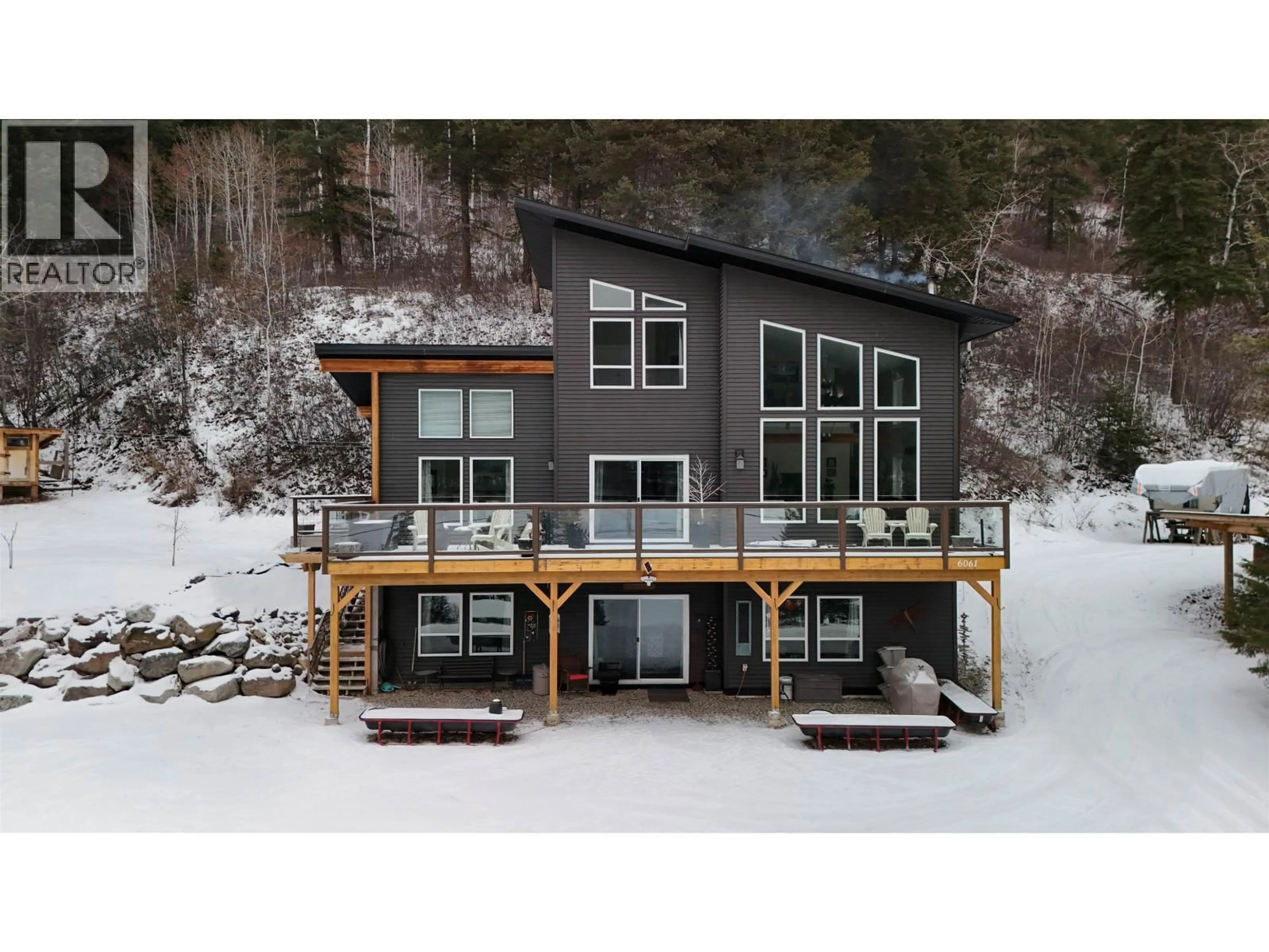 Home with vinyl exterior material, building for 6061 ROBERTSON ROAD, Williams Lake British Columbia V2G4Y5