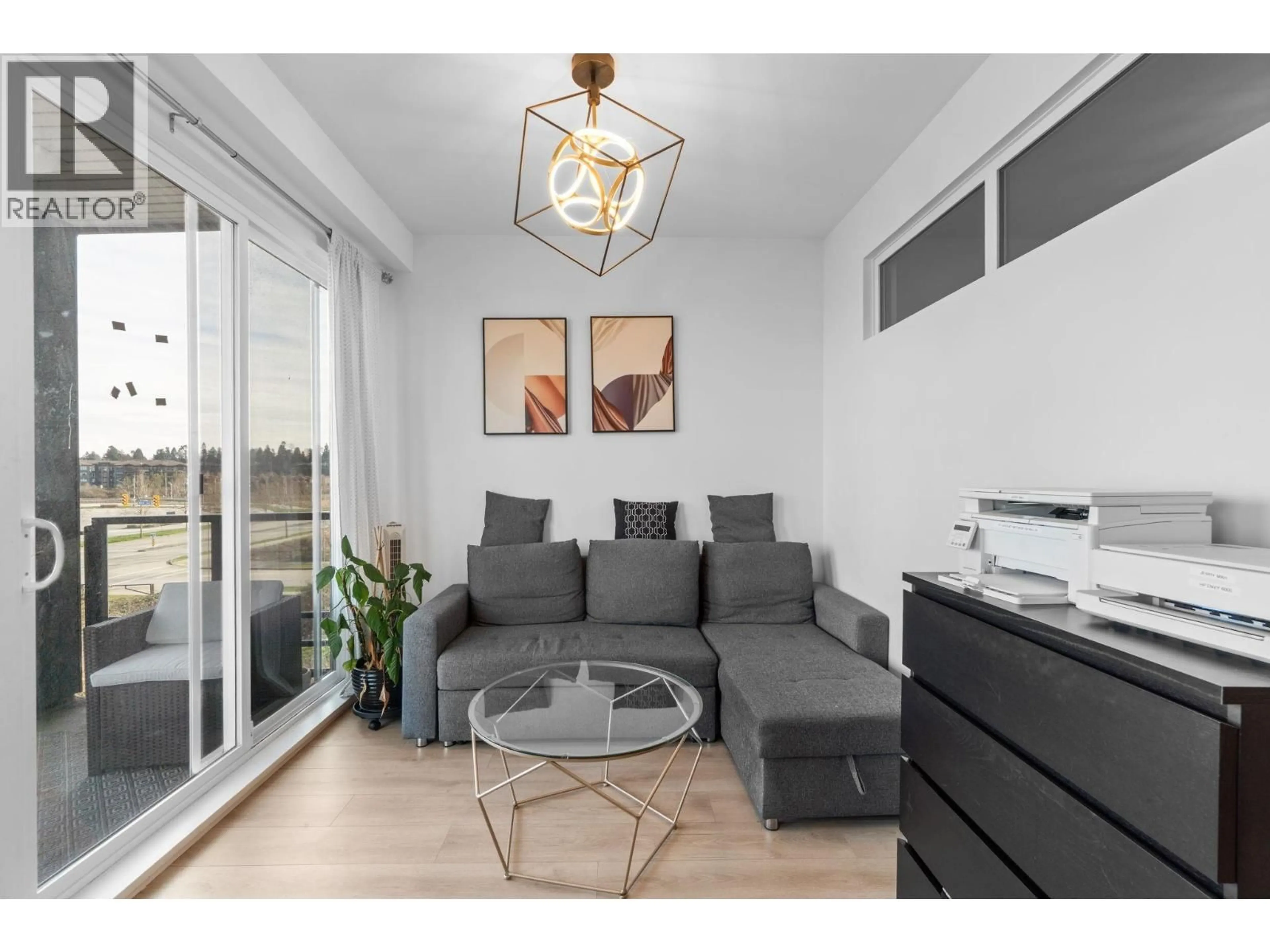 Living room with furniture, wood/laminate floor for 304 - 1792 STARLING DRIVE, Tsawwassen British Columbia V4M0E4