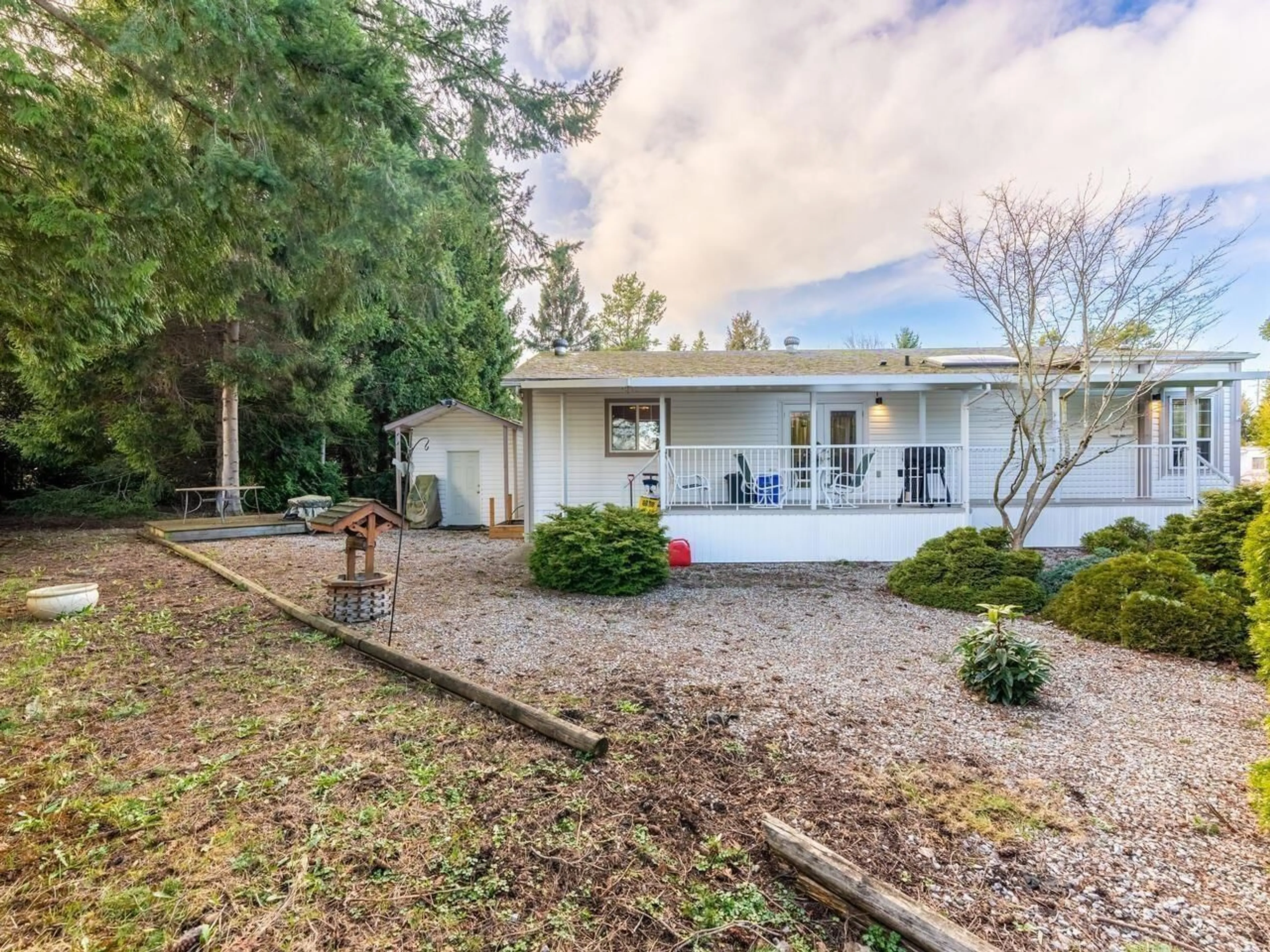 A pic from outside/outdoor area/front of a property/back of a property/a pic from drone, unknown for 9 - 1840 160 STREET, Surrey British Columbia V4A4X4