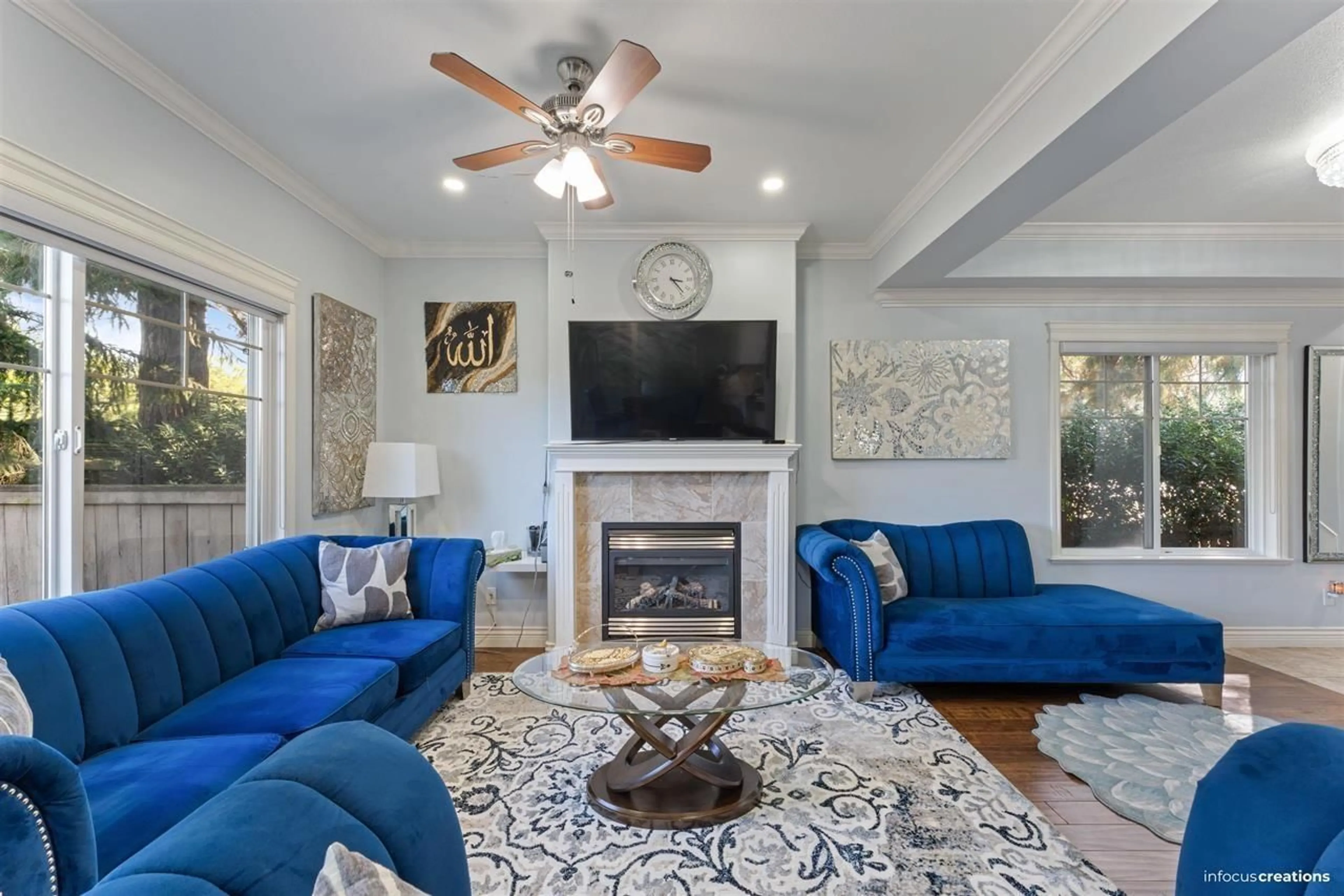 Living room with furniture, unknown for 10 - 14453 72 AVENUE, Surrey British Columbia V3S2E6