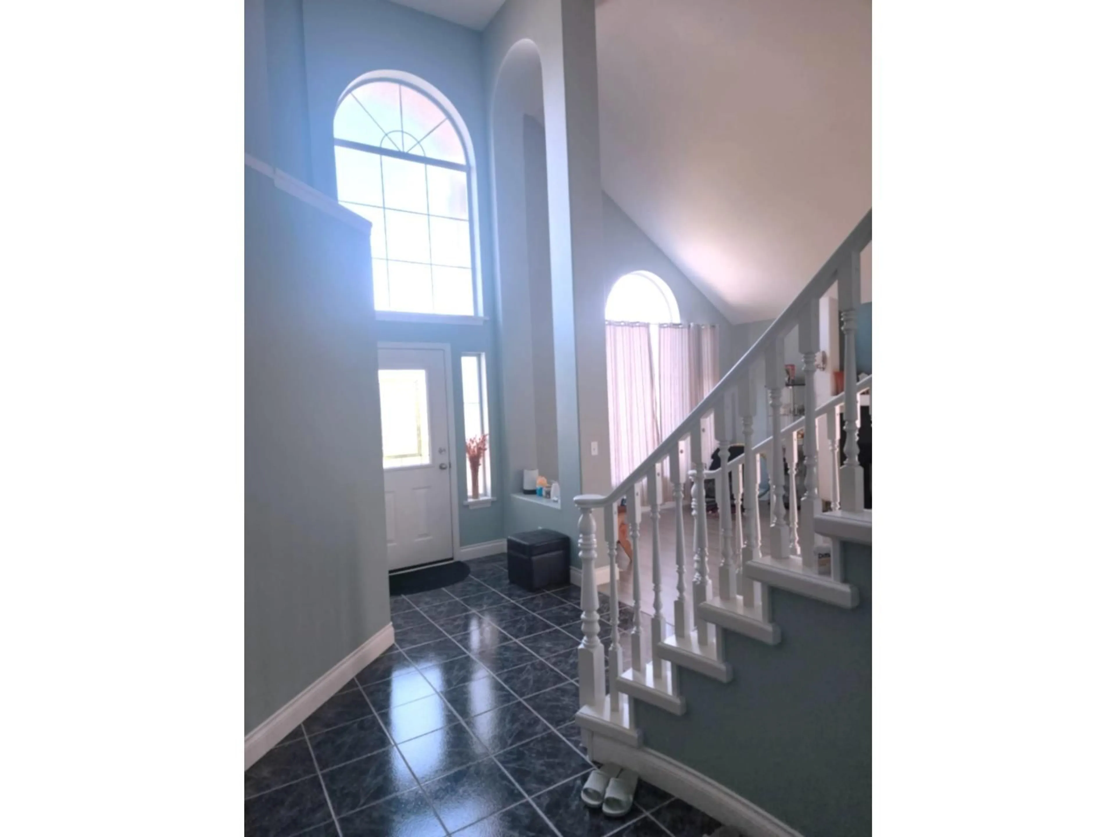 Indoor foyer for 19088 63B AVENUE, Surrey British Columbia V3S8G5