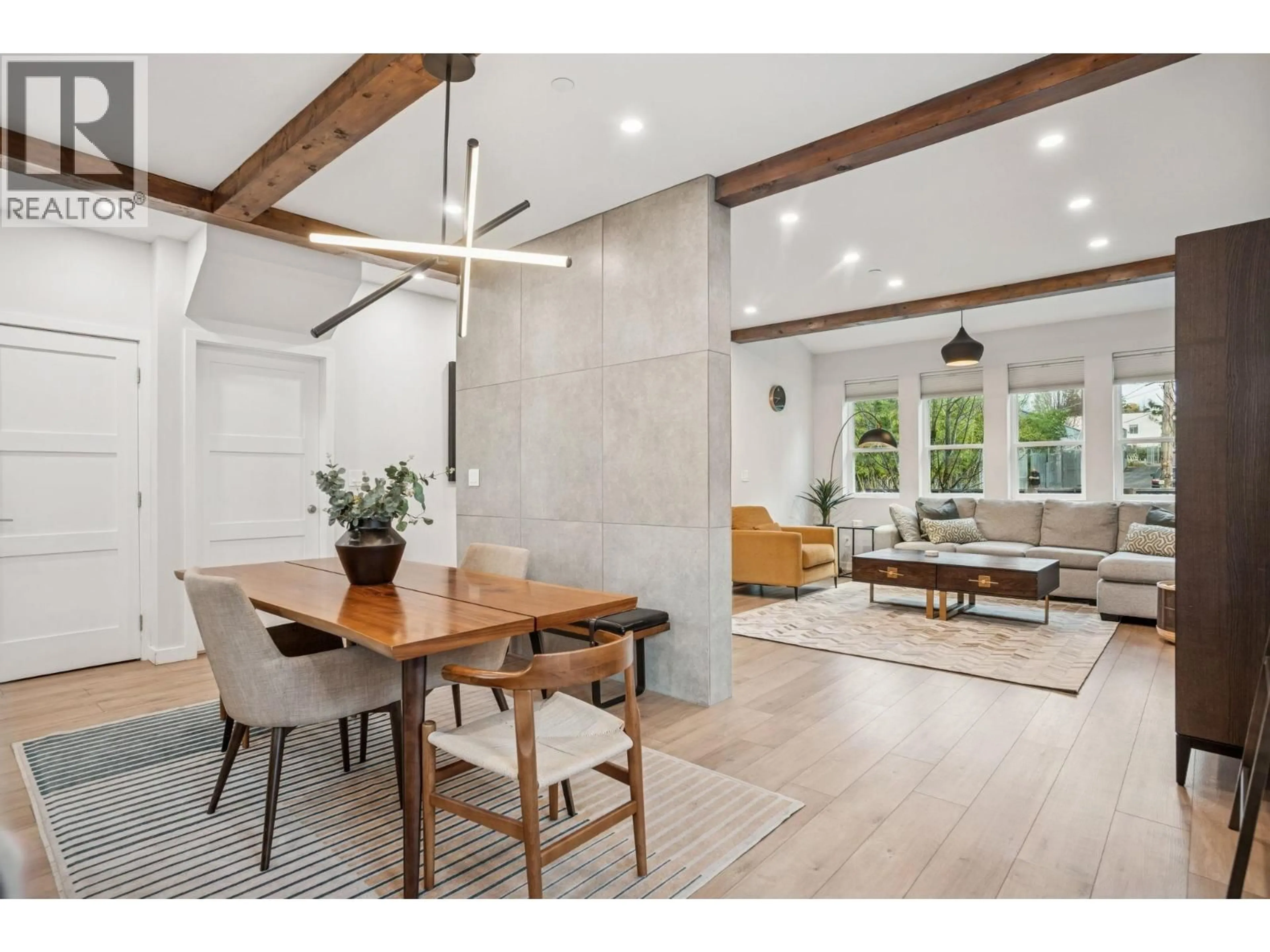 Unknown for 933 MCLEAN DRIVE, Vancouver British Columbia V5L3N1