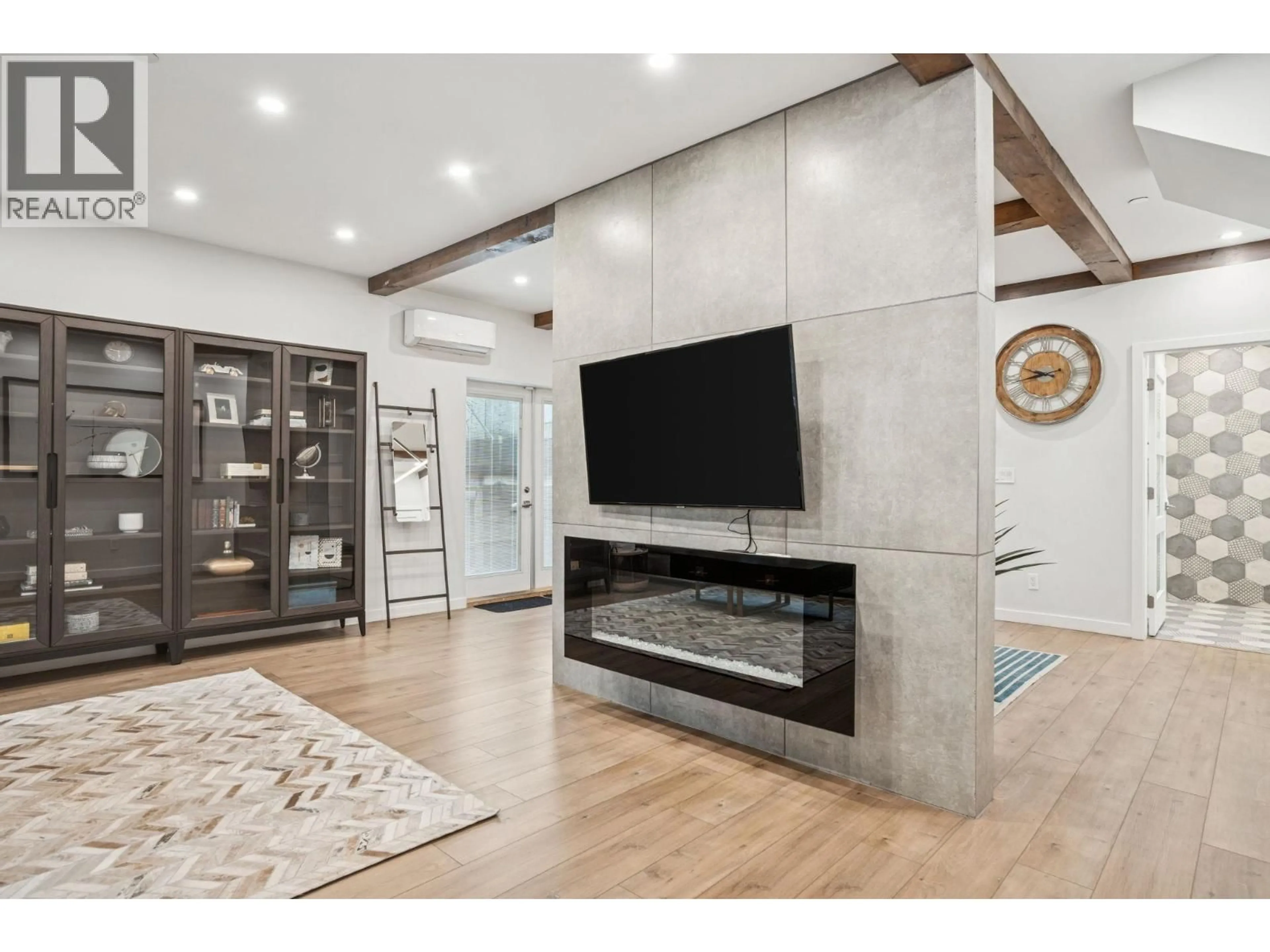 Unknown for 933 MCLEAN DRIVE, Vancouver British Columbia V5L3N1