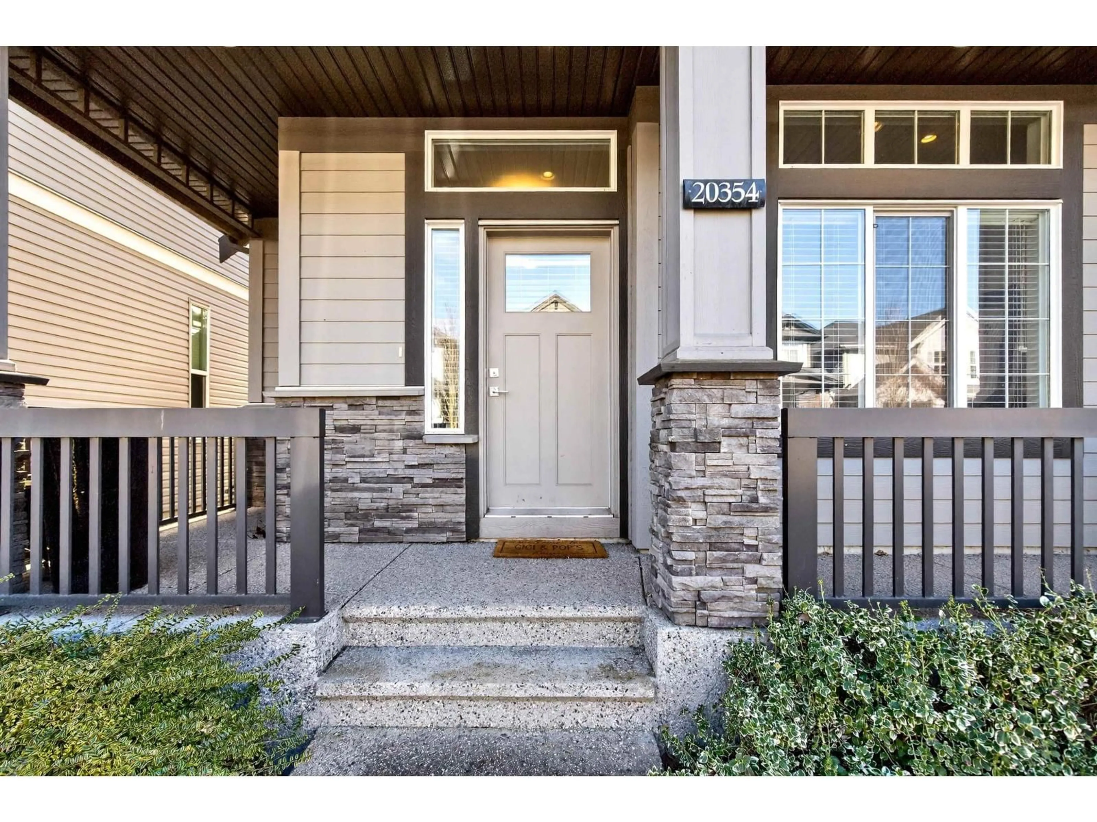 Indoor entryway for 20354 82A AVENUE, Langley British Columbia V2Y0S3
