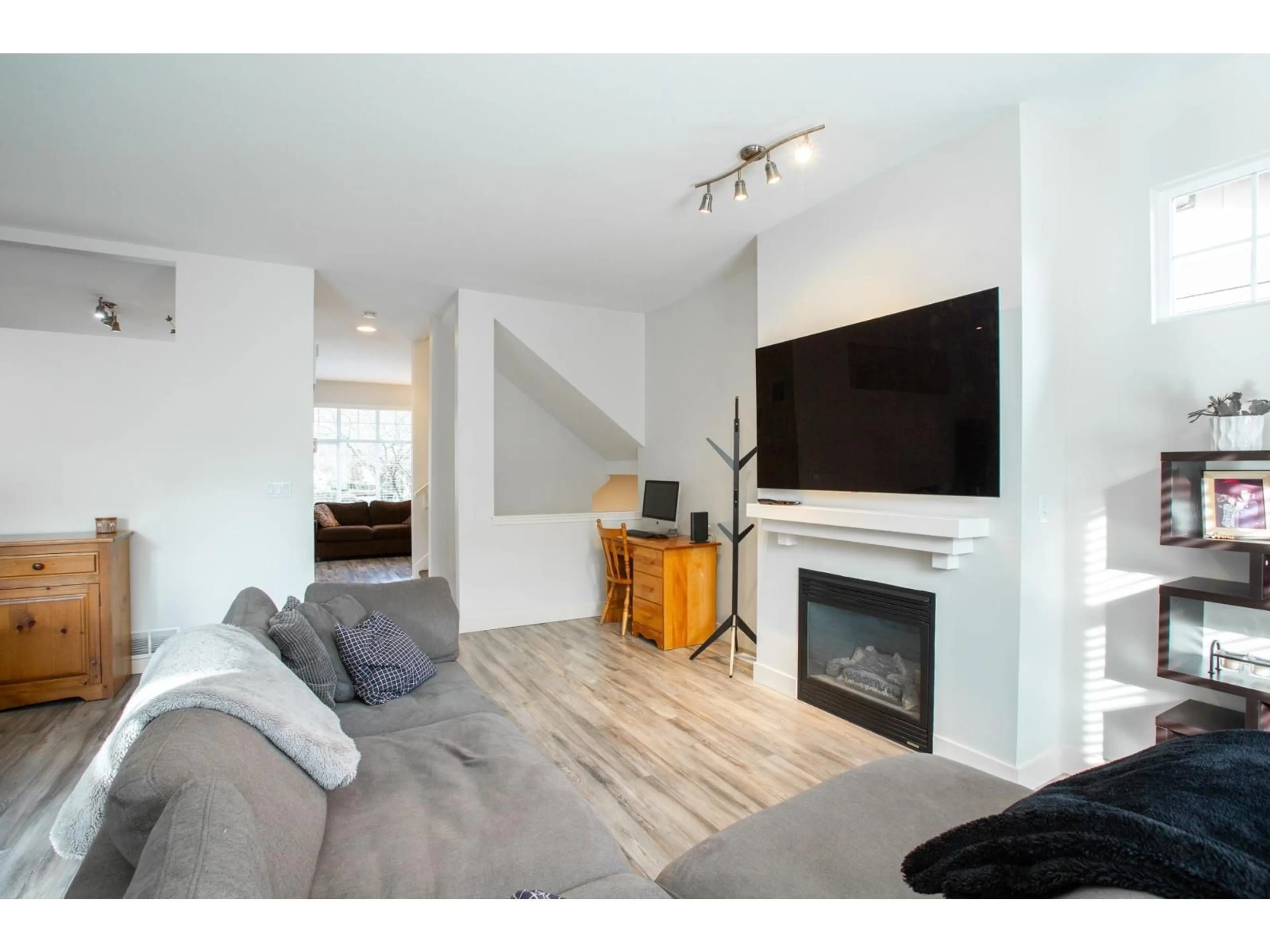 Living room with furniture, wood/laminate floor for 66 - 6050 166 STREET, Surrey British Columbia V3S0X2