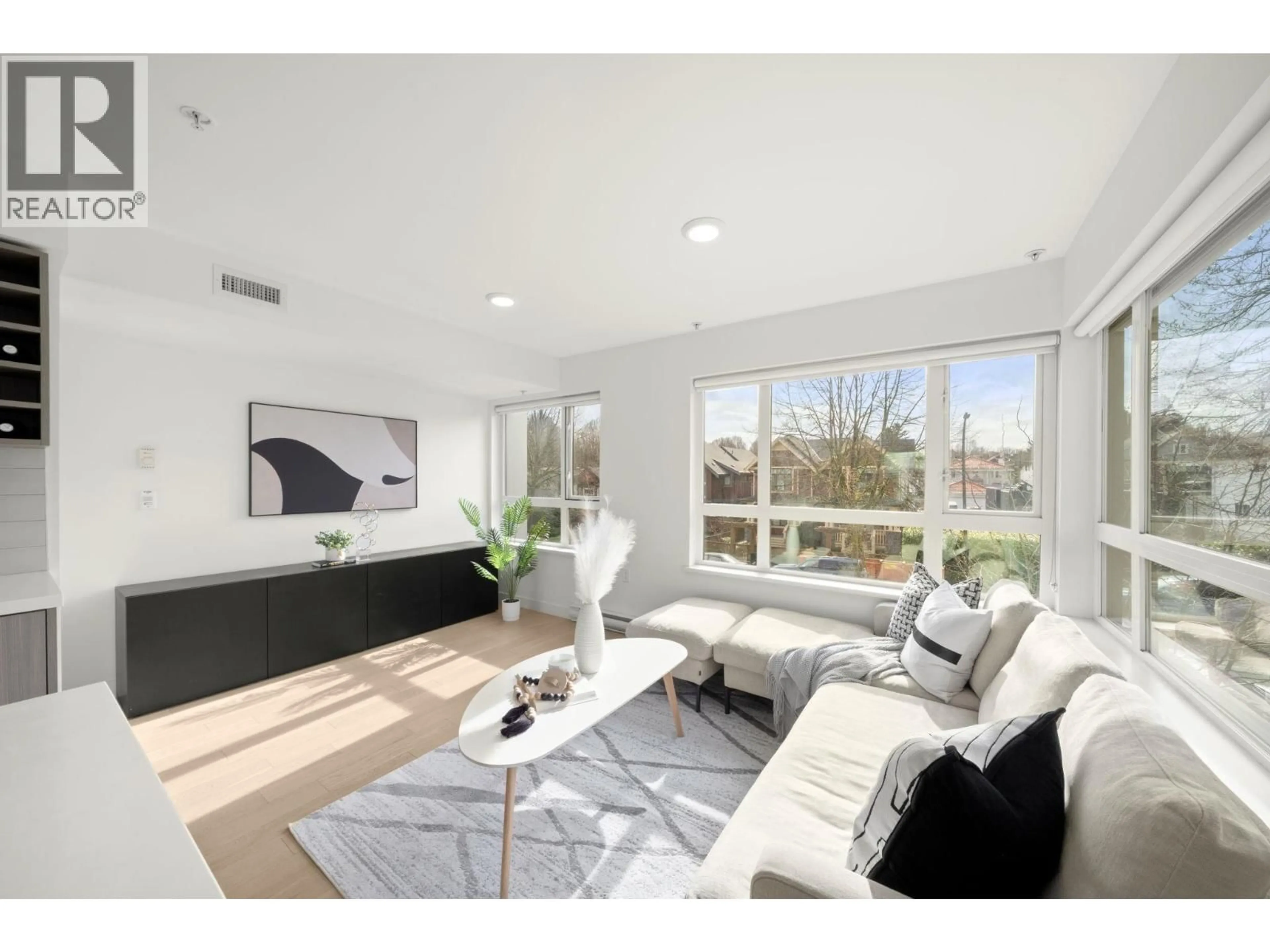 Living room with furniture, unknown for 3 - 365 16TH AVENUE, Vancouver British Columbia V5T2T7