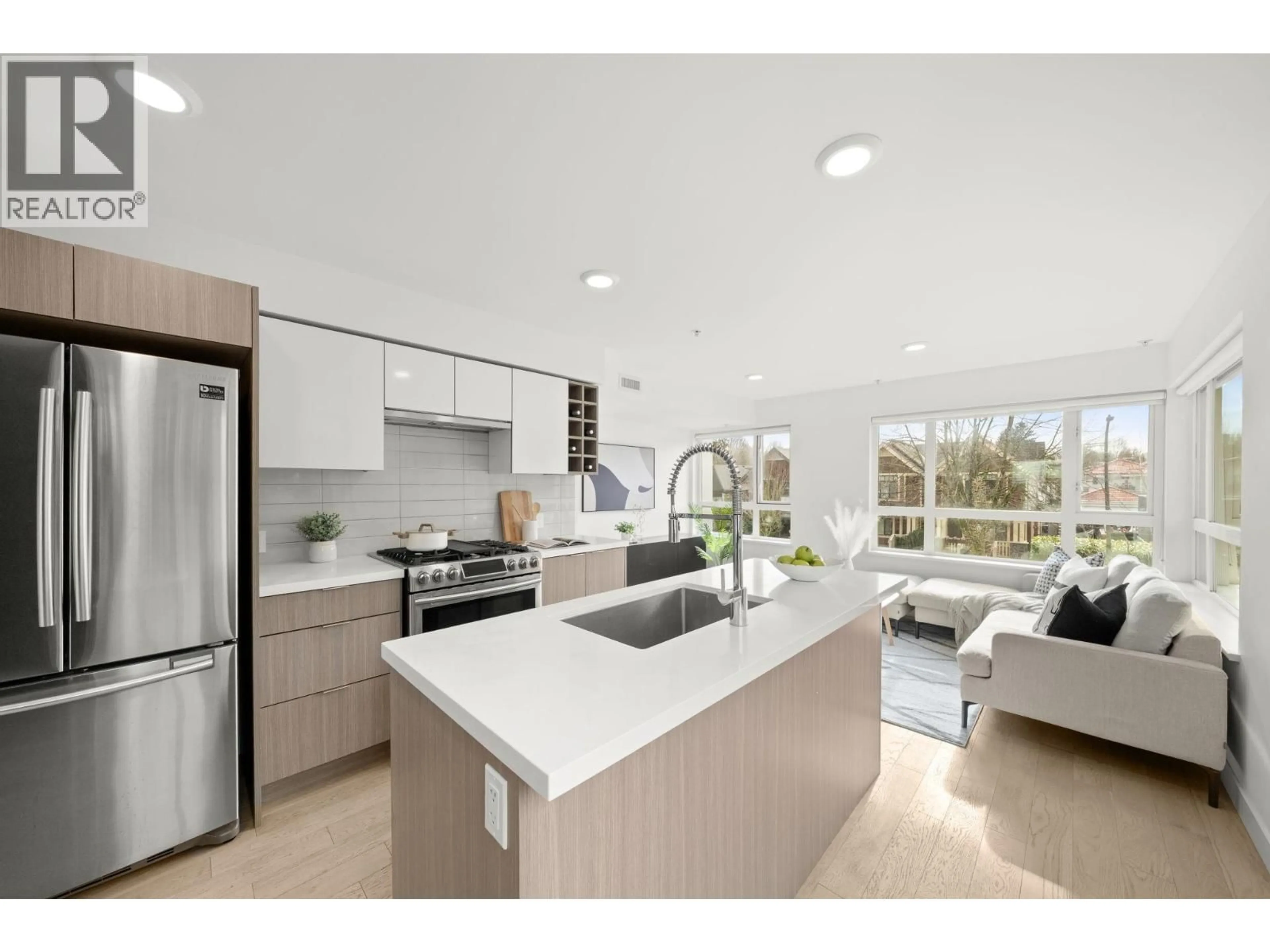 Open concept kitchen, ceramic/tile floor for 3 - 365 16TH AVENUE, Vancouver British Columbia V5T2T7