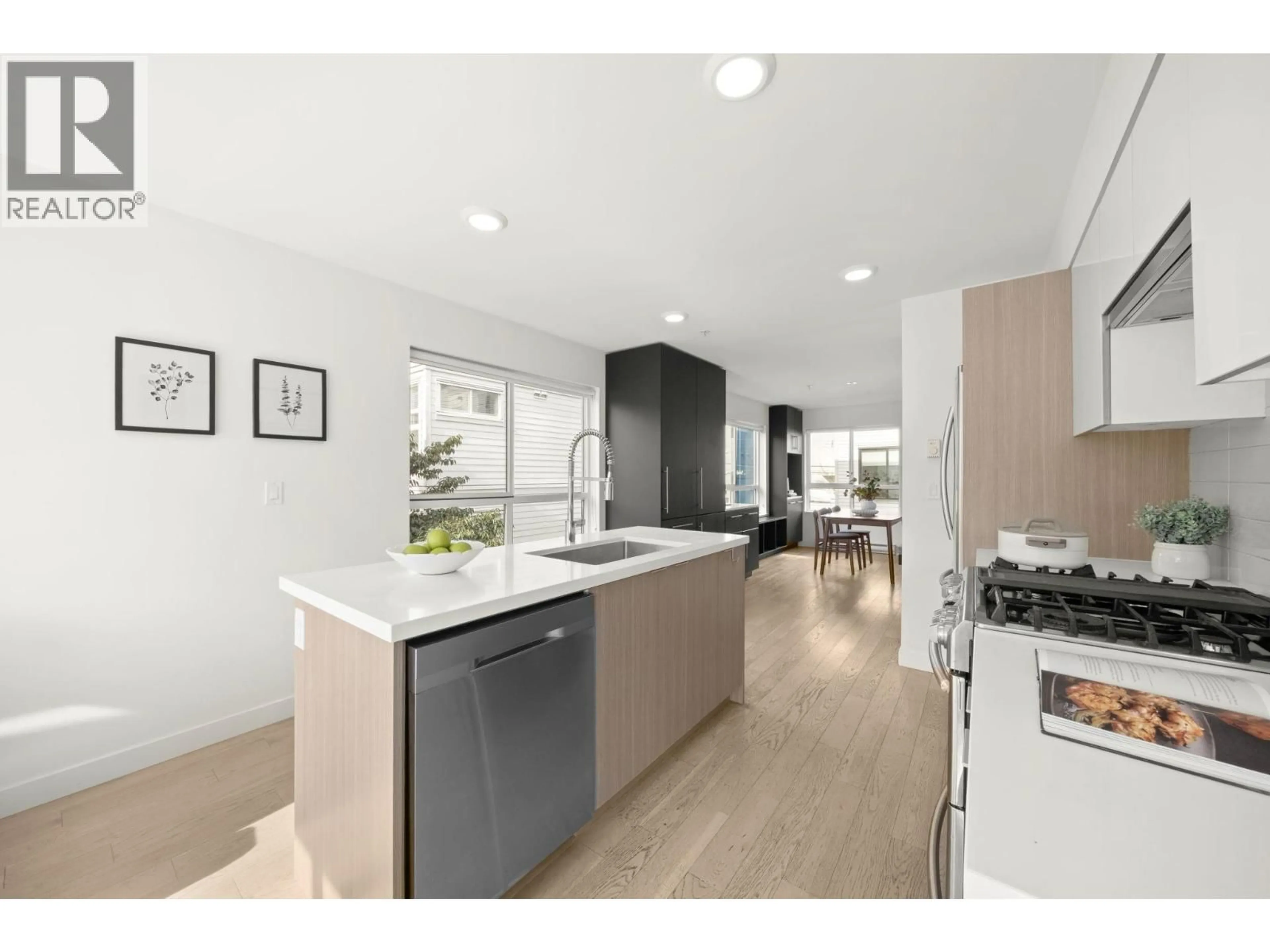 Open concept kitchen, unknown for 3 - 365 16TH AVENUE, Vancouver British Columbia V5T2T7