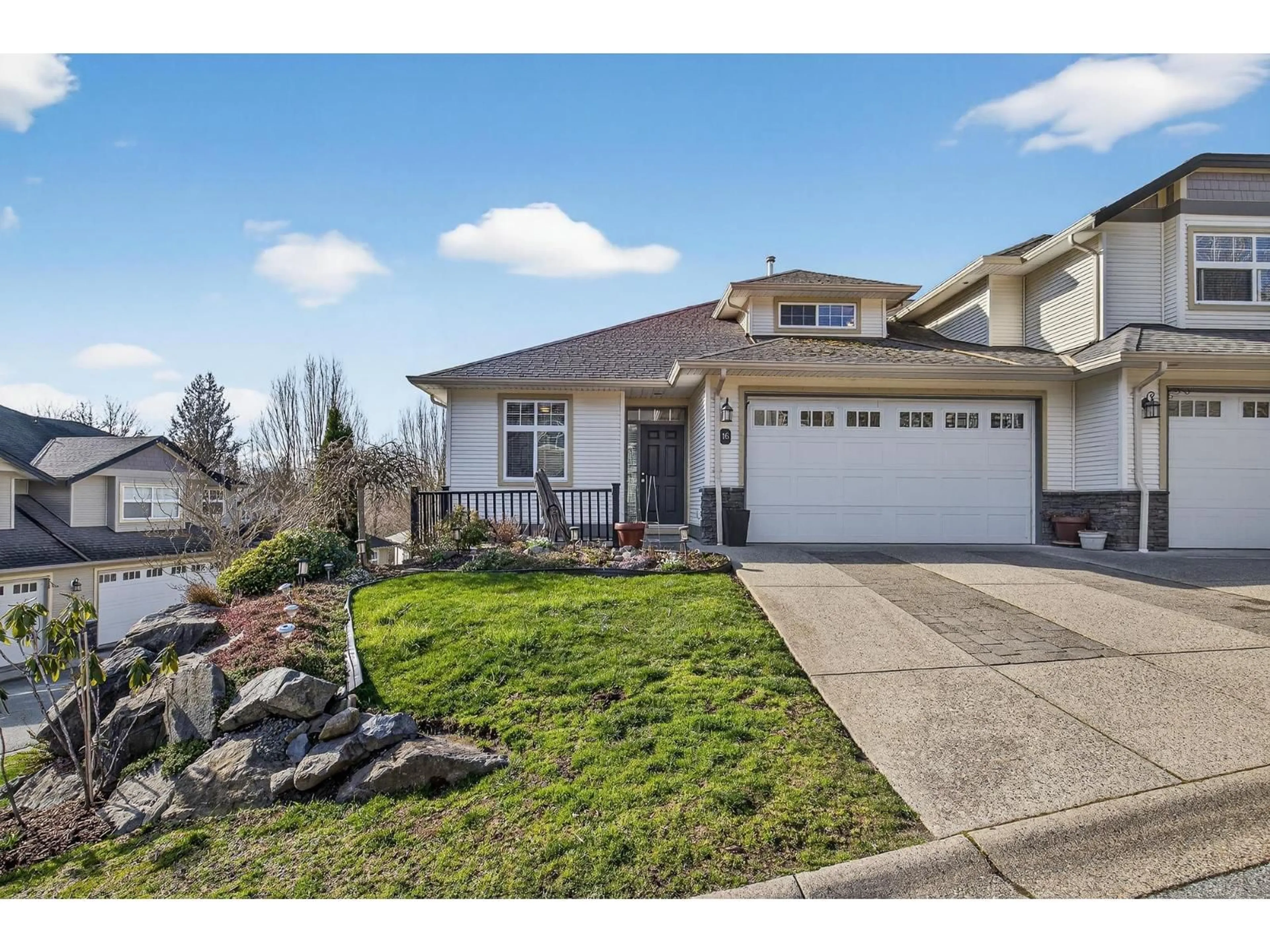 Home with vinyl exterior material, street for 16 - 36260 MCKEE ROAD, Abbotsford British Columbia V3G0A9