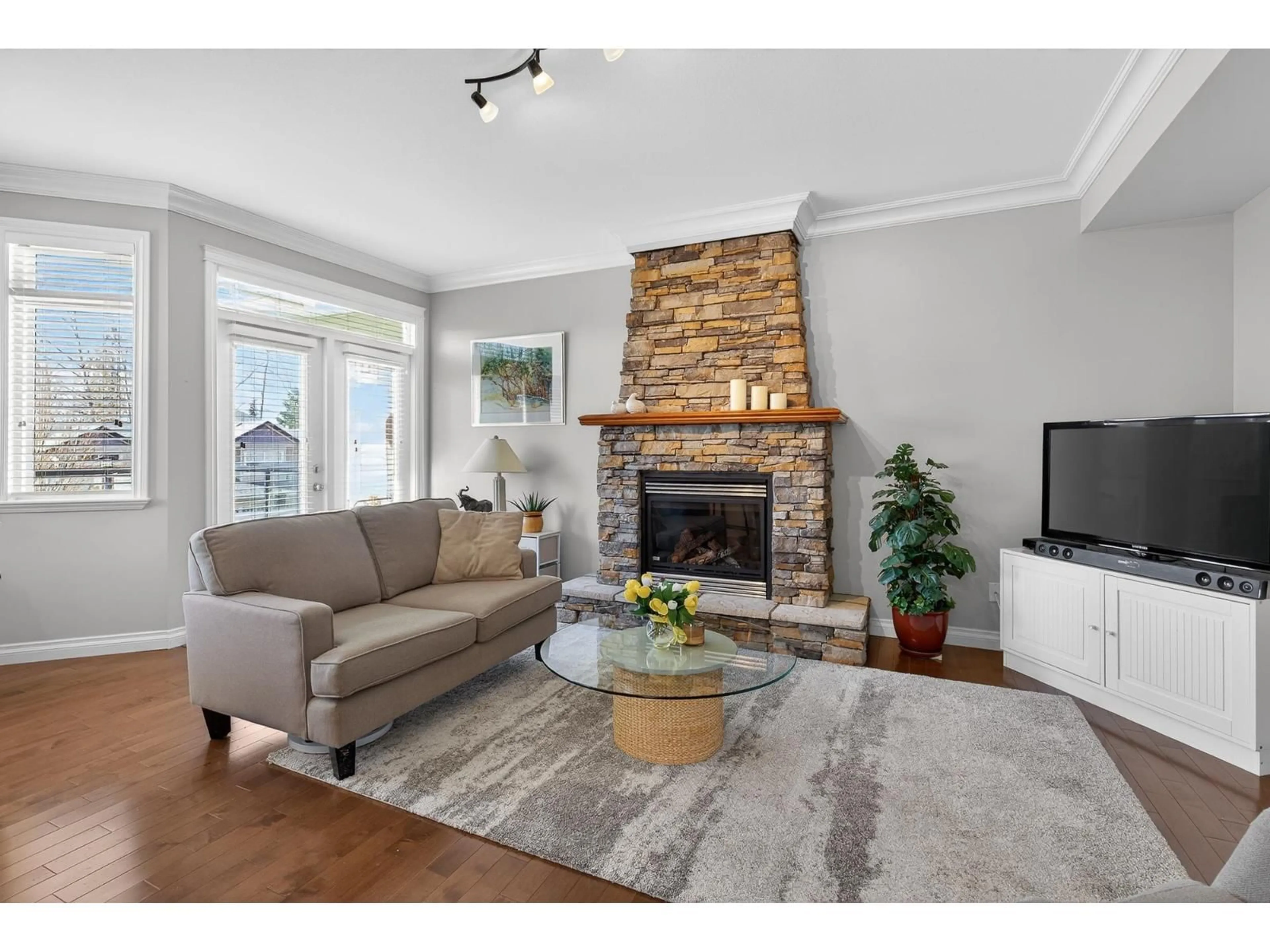 Living room with furniture, unknown for 16 - 36260 MCKEE ROAD, Abbotsford British Columbia V3G0A9