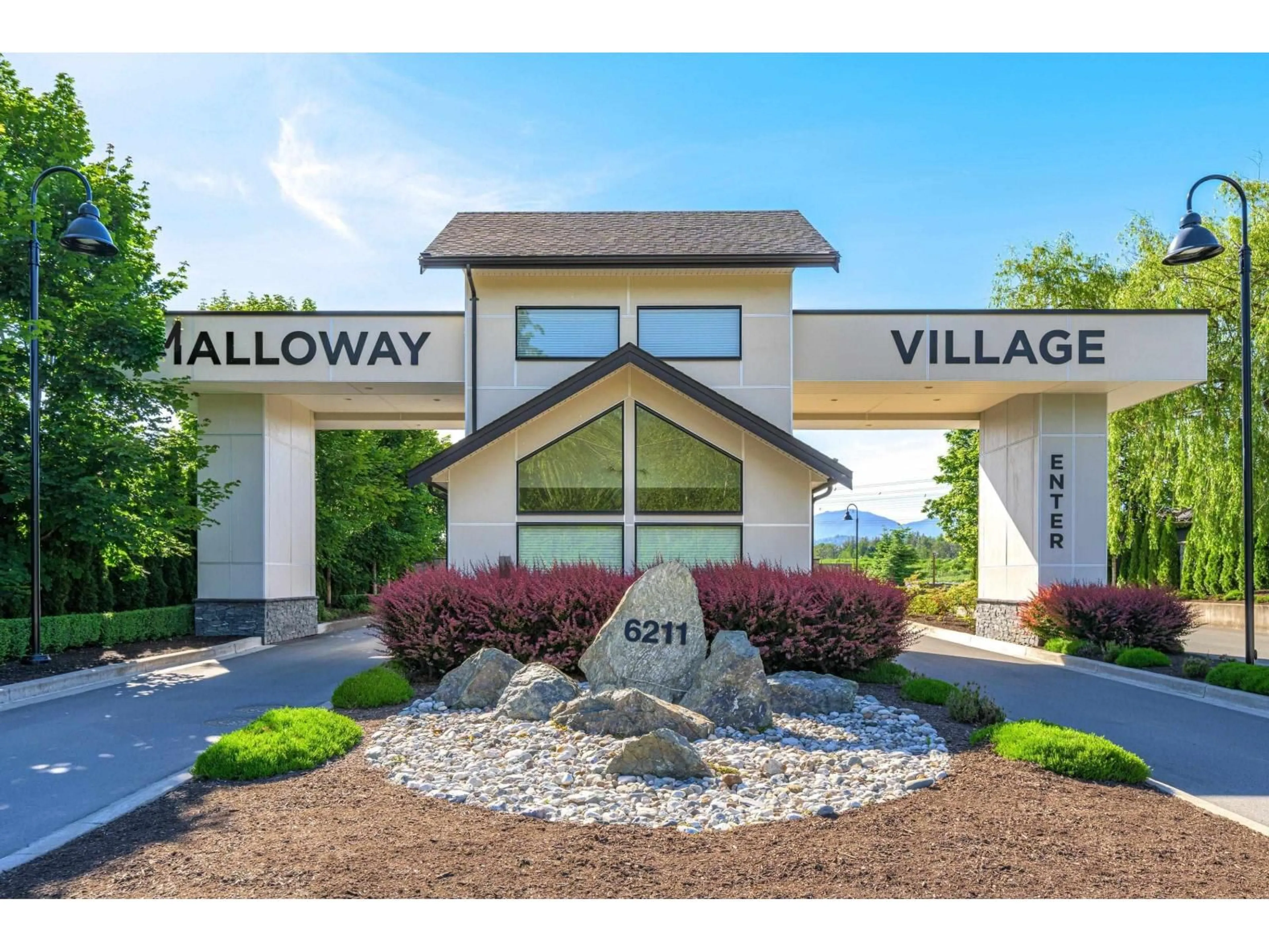 Indoor entryway for 102 - 6211 CHILLIWACK RIVER ROAD, Chilliwack British Columbia V2R6A7