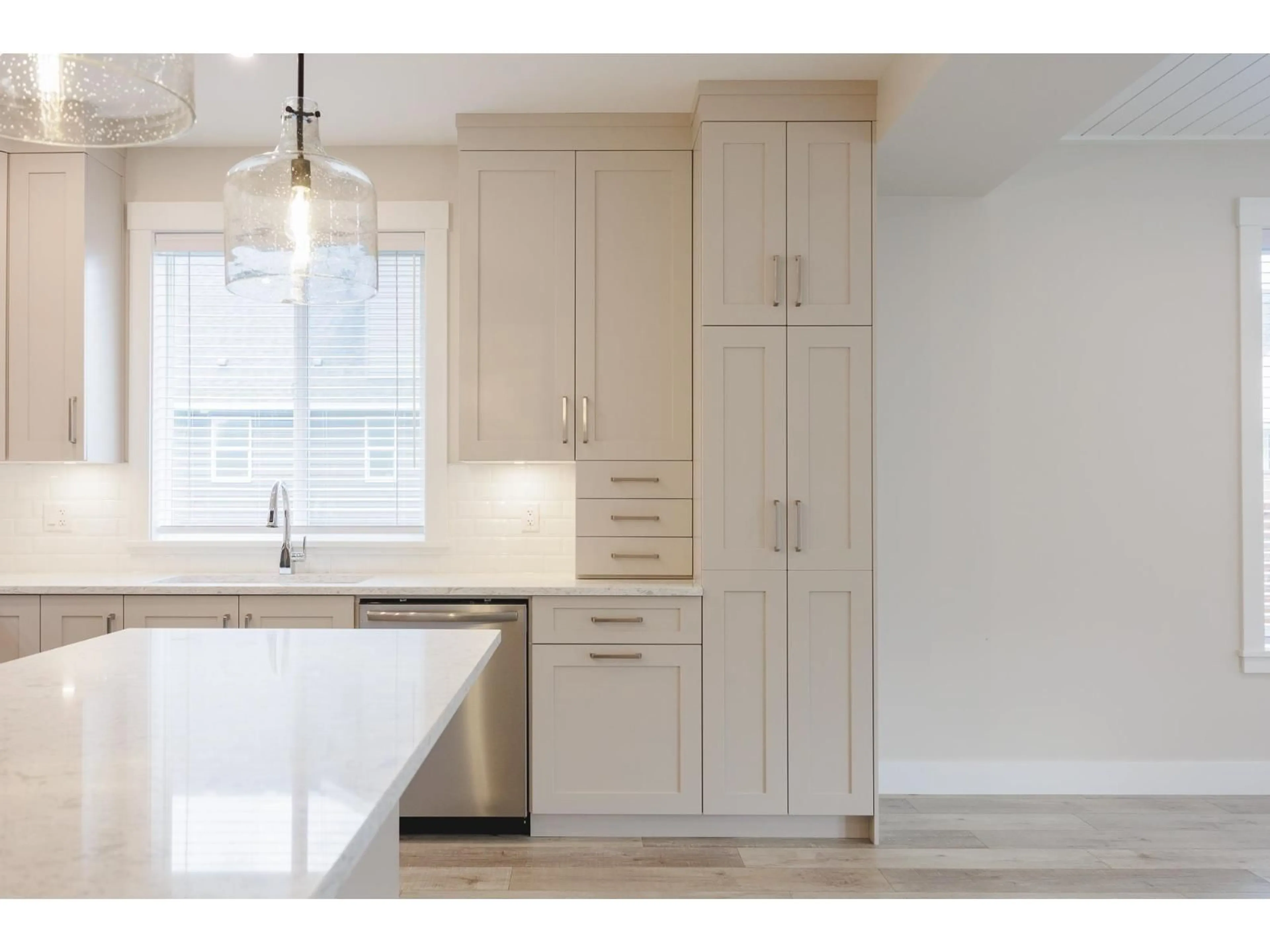 Open concept kitchen, unknown for 102 - 6211 CHILLIWACK RIVER ROAD, Chilliwack British Columbia V2R6A7