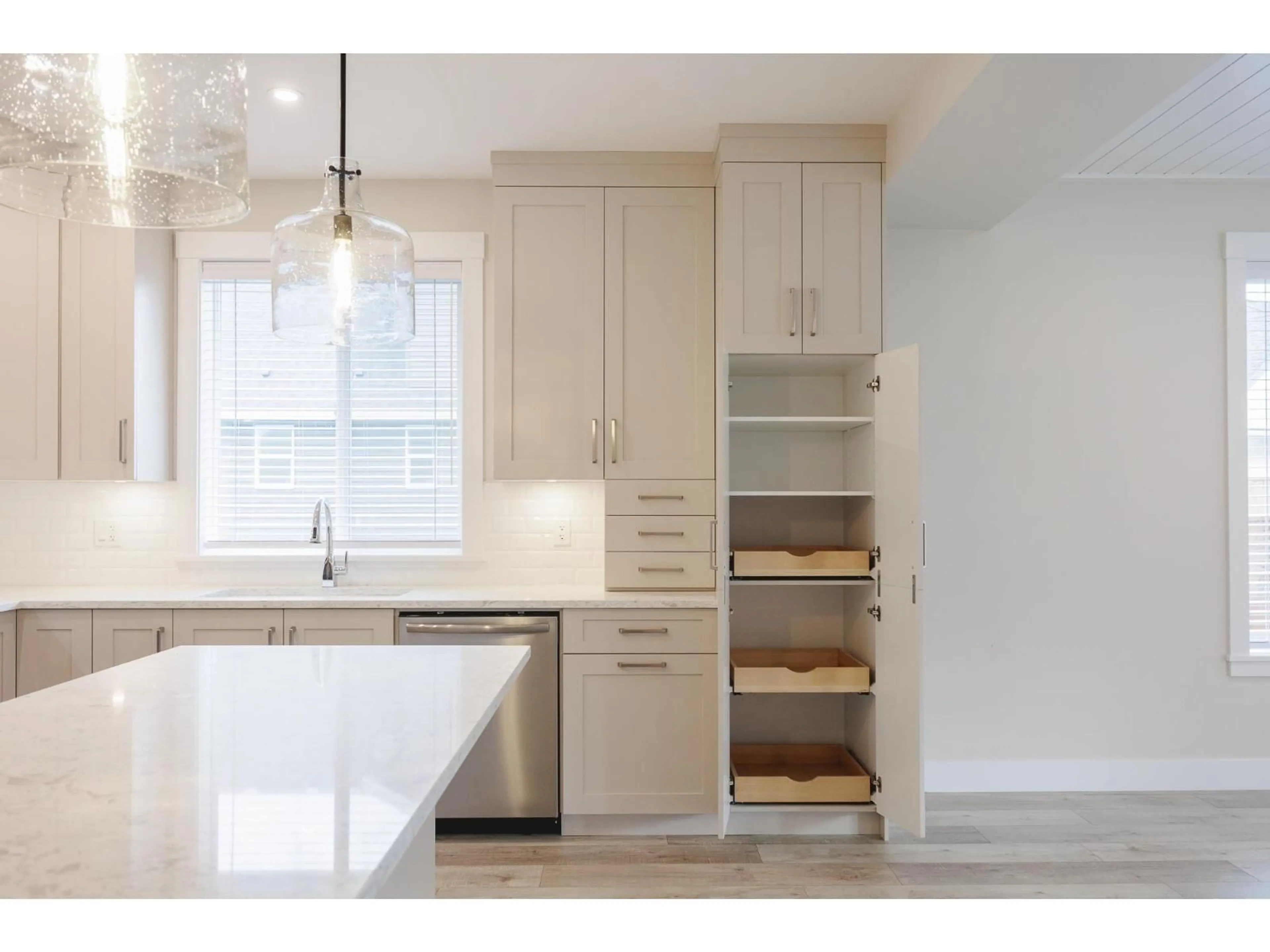 Open concept kitchen, unknown for 102 - 6211 CHILLIWACK RIVER ROAD, Chilliwack British Columbia V2R6A7