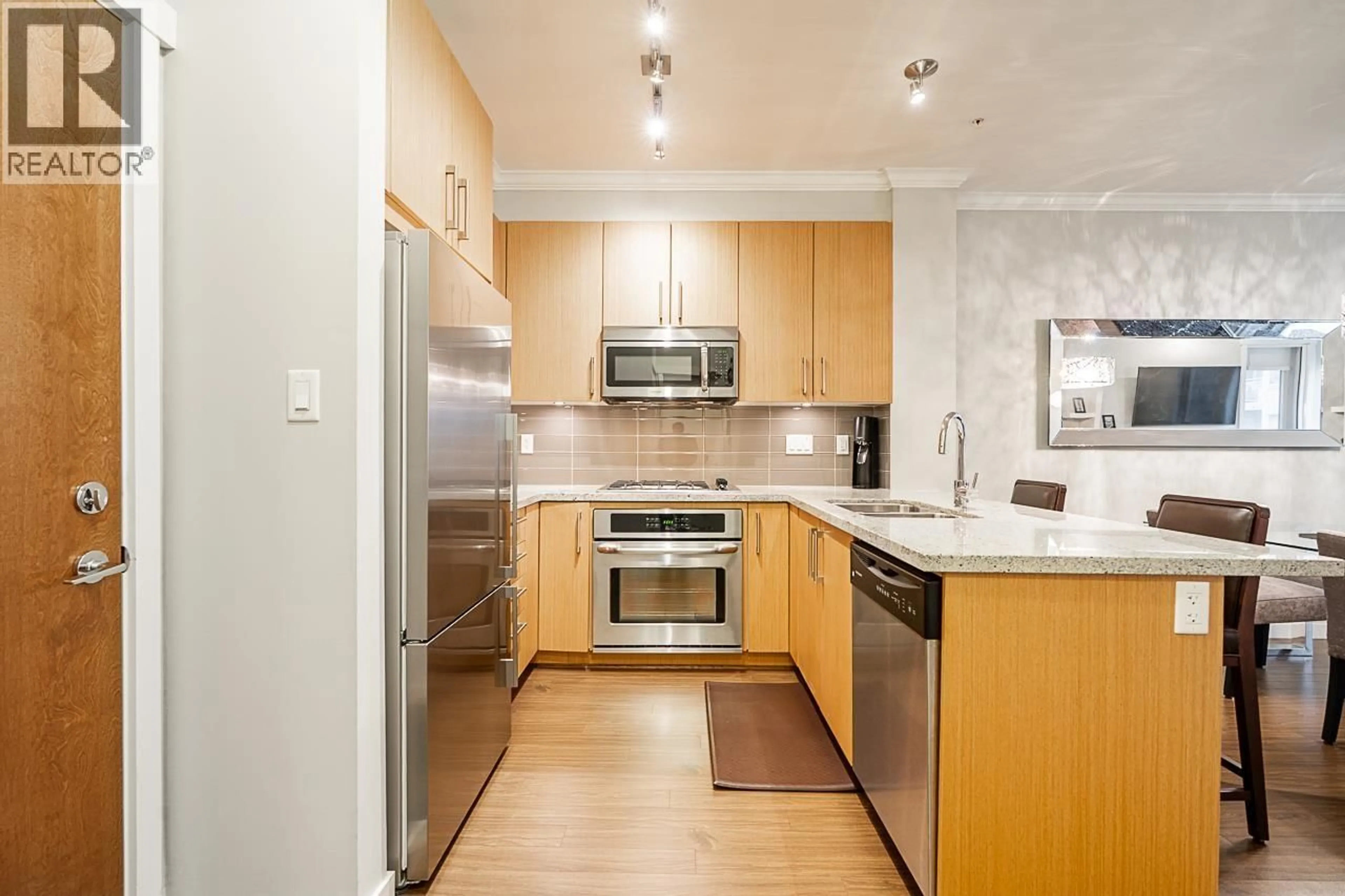 Standard kitchen, wood/laminate floor for 403 - 139 22ND STREET, North Vancouver British Columbia V7M0B5