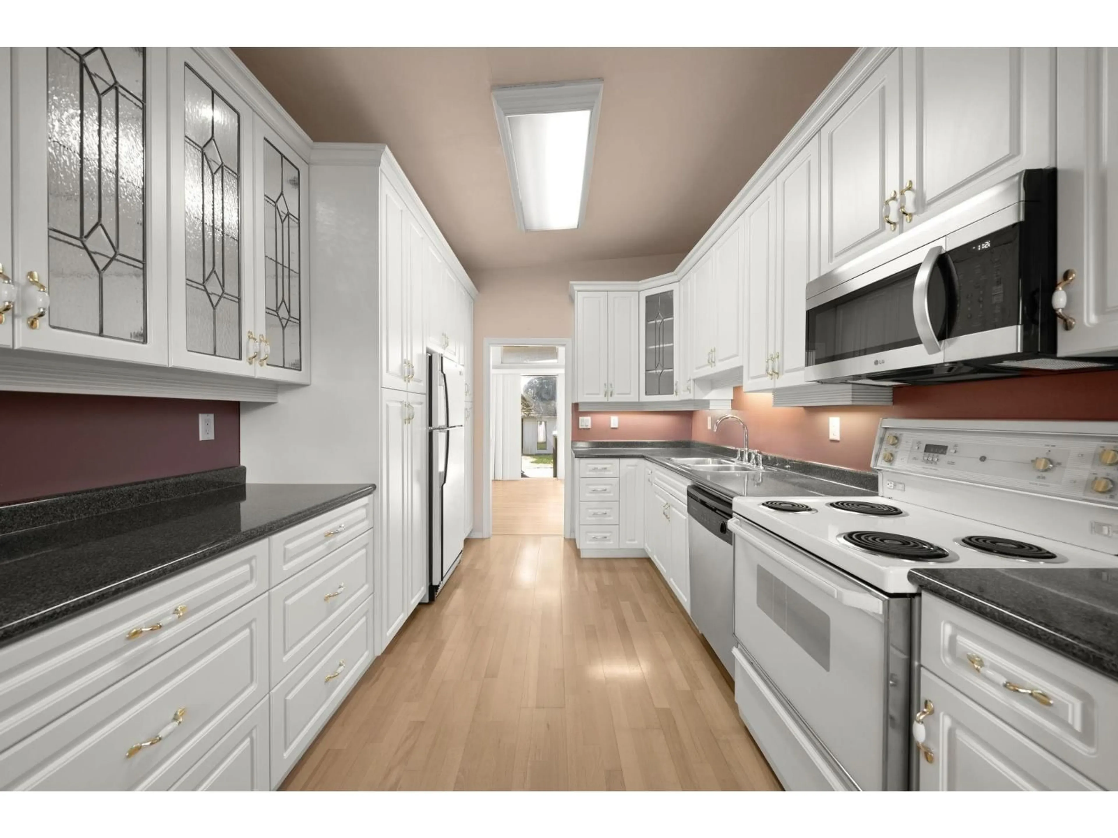 Standard kitchen, unknown for 13482 58 AVENUE, Surrey British Columbia V3X2R4