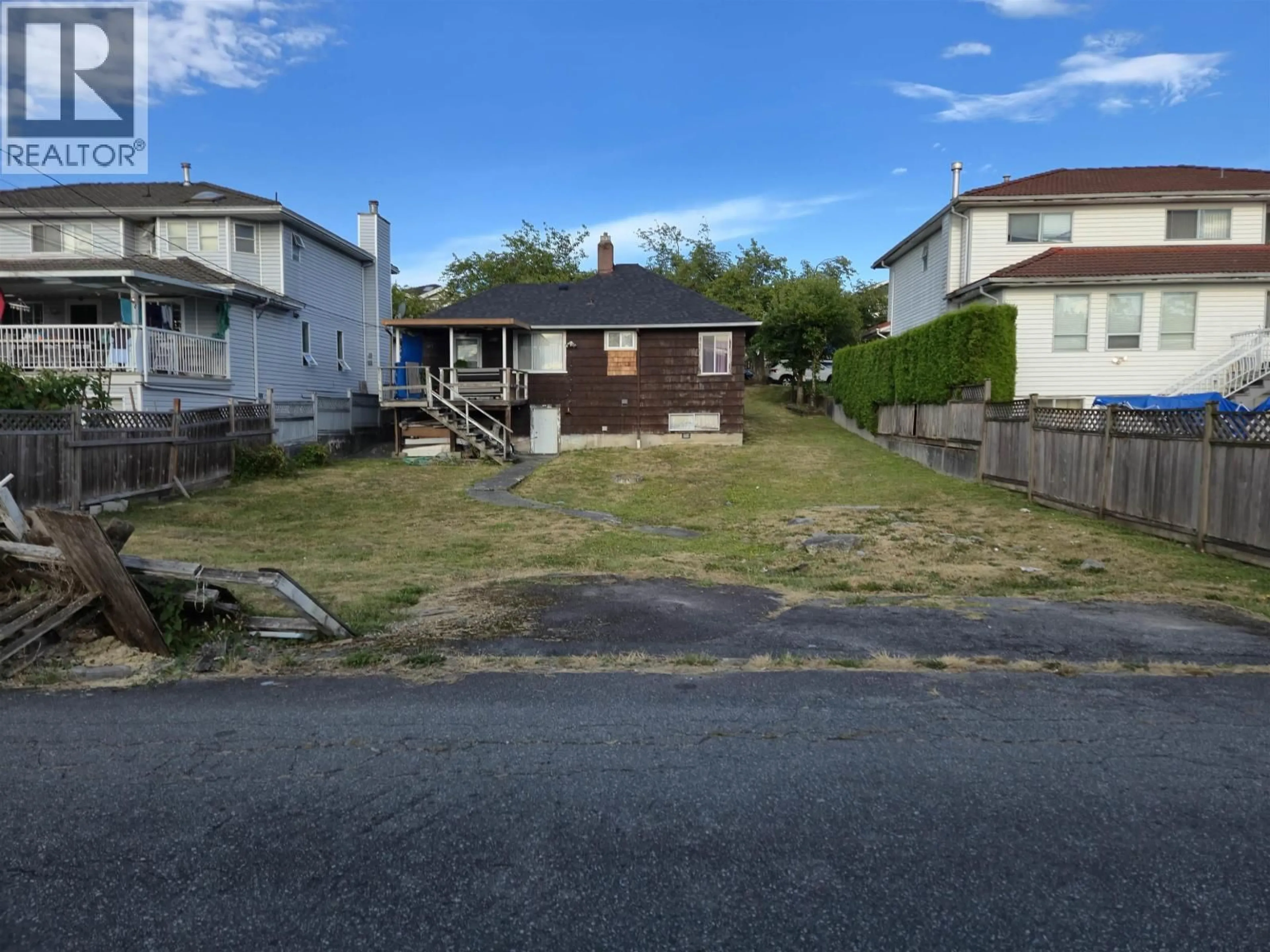 A pic from outside/outdoor area/front of a property/back of a property/a pic from drone, street for 6029 DUMFRIES STREET, Vancouver British Columbia V5P3B1