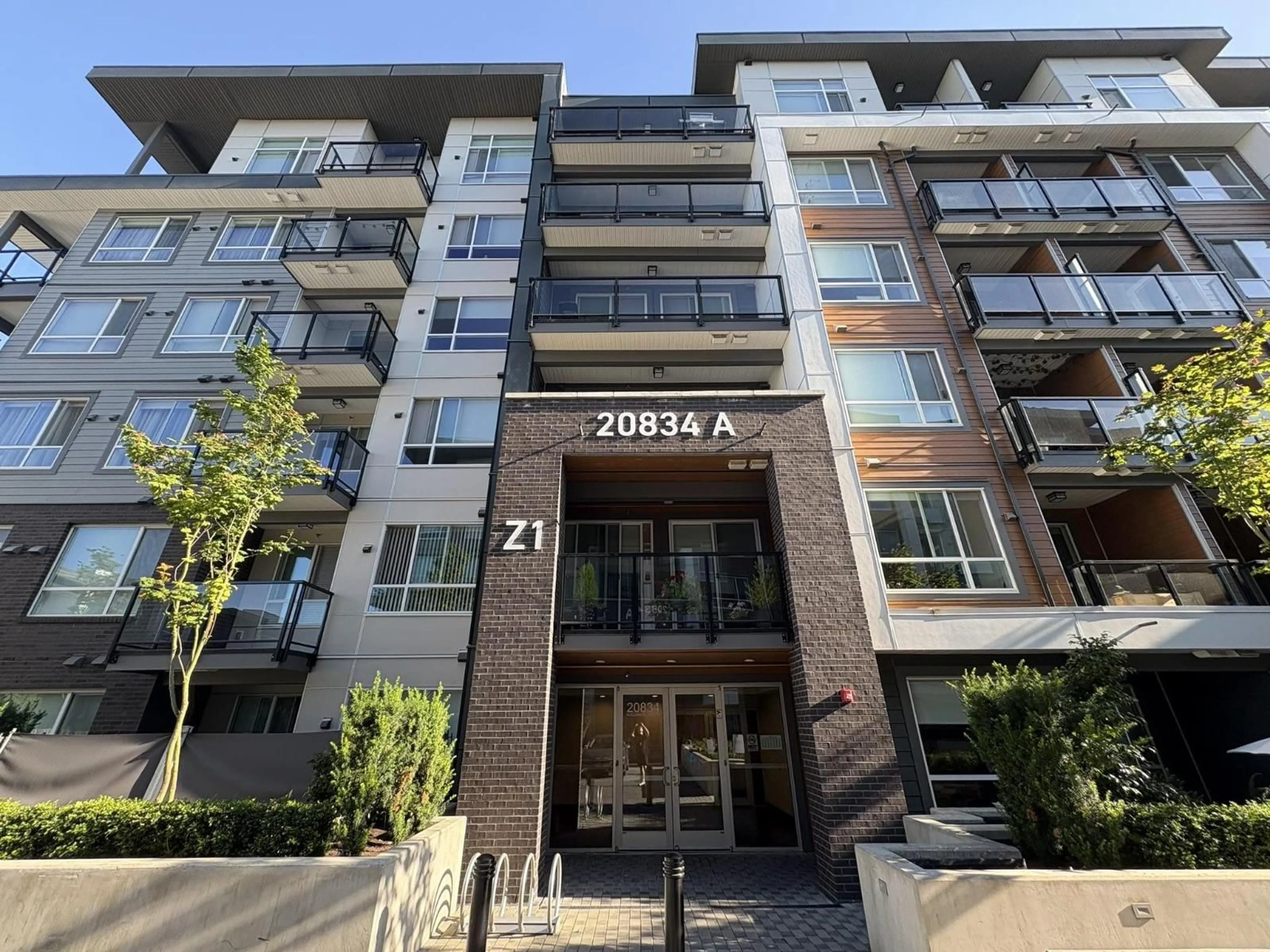 Indoor foyer for B317 - 20834 80 AVENUE, Langley British Columbia V2Y3M6