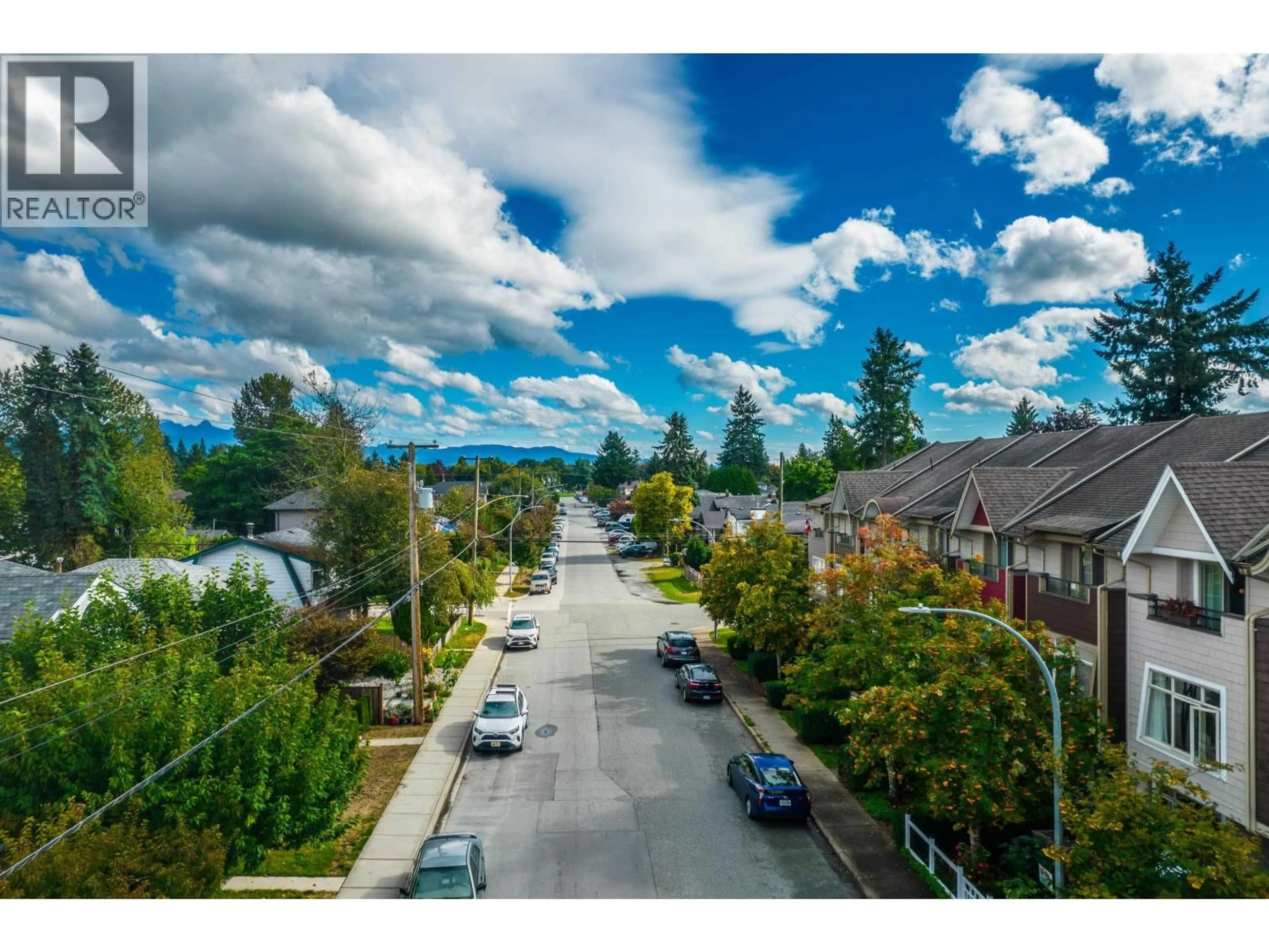 A pic from outside/outdoor area/front of a property/back of a property/a pic from drone, street for 2018 FRASER AVENUE, Port Coquitlam British Columbia V3B1N6