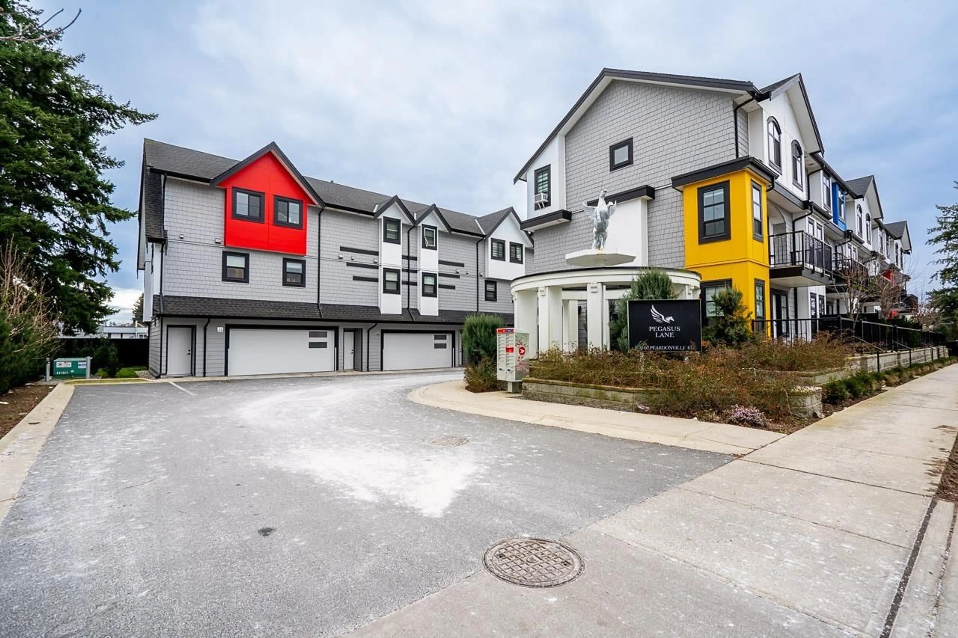 A pic from outside/outdoor area/front of a property/back of a property/a pic from drone, street for 9 - 32160 PEARDONVILLE ROAD, Abbotsford British Columbia V2T0K4